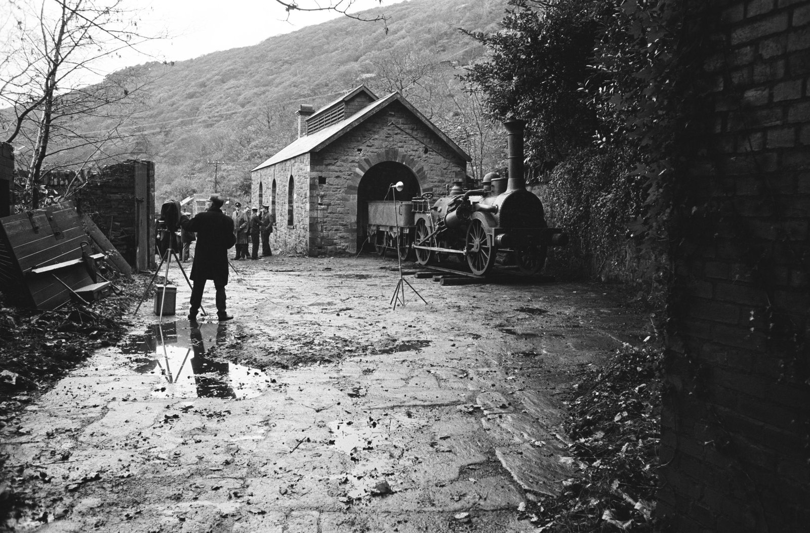 Dinorwig slate quarry closure sale - 17 Dec, 1969, submitted by Buddle-Bot on 01-04-2025.
© Geoff Charles https://creativecommons.org/licenses/by-sa/4.0/ http://www.llyfrgell.cymru Dinorwig slate quarry closure sale - 17 Dec, 1969