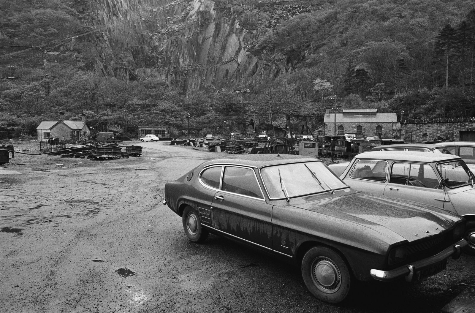 Dinorwig slate quarry closure sale - 17 Dec, 1969, submitted by Buddle-Bot on 01-04-2025.
© Geoff Charles https://creativecommons.org/licenses/by-sa/4.0/ http://www.llyfrgell.cymru Dinorwig slate quarry closure sale - 17 Dec, 1969