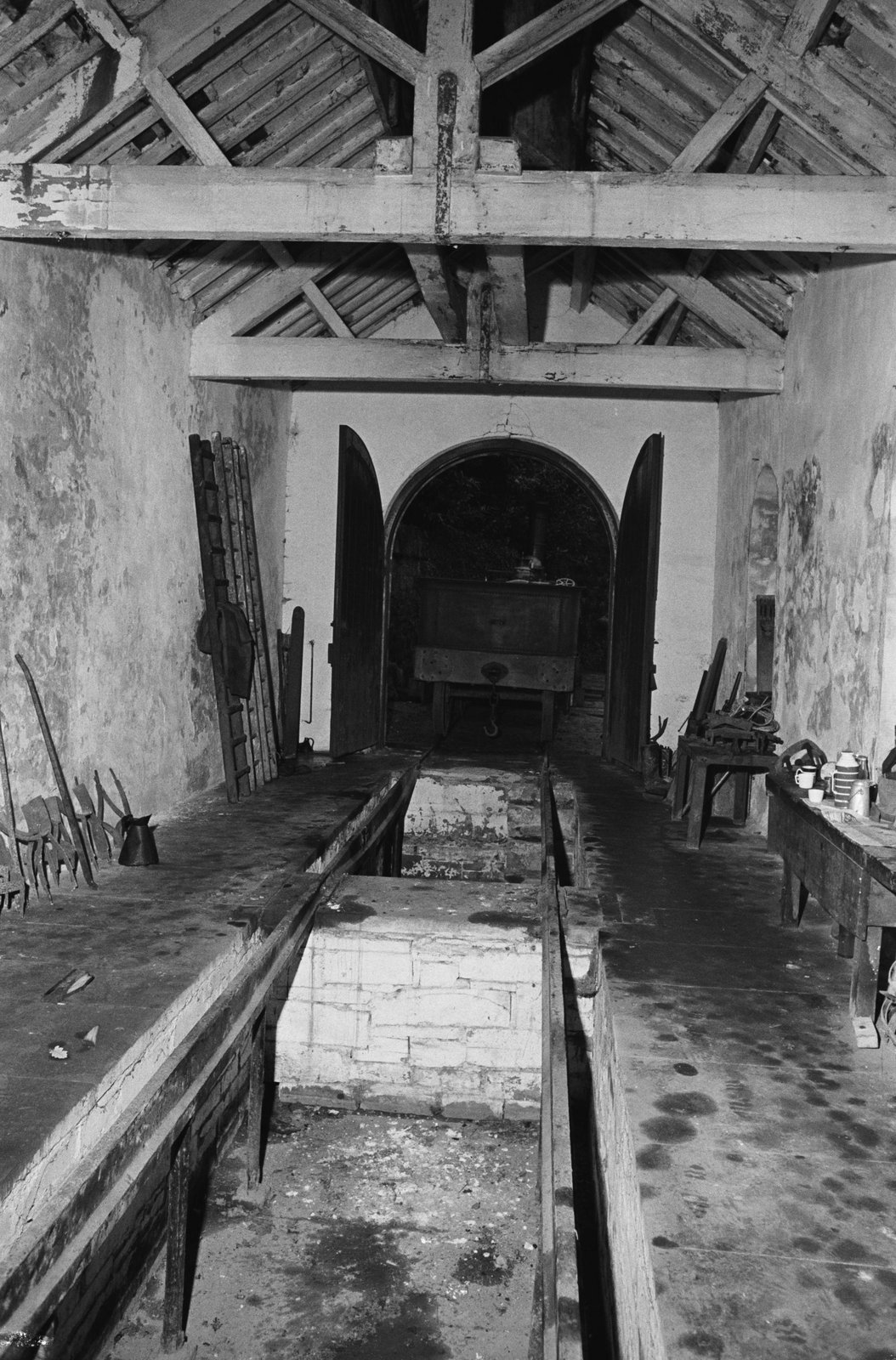 Dinorwig slate quarry closure sale - 17 Dec, 1969, submitted by Buddle-Bot on 01-04-2025.
© Geoff Charles https://creativecommons.org/licenses/by-sa/4.0/ http://www.llyfrgell.cymru Dinorwig slate quarry closure sale - 17 Dec, 1969