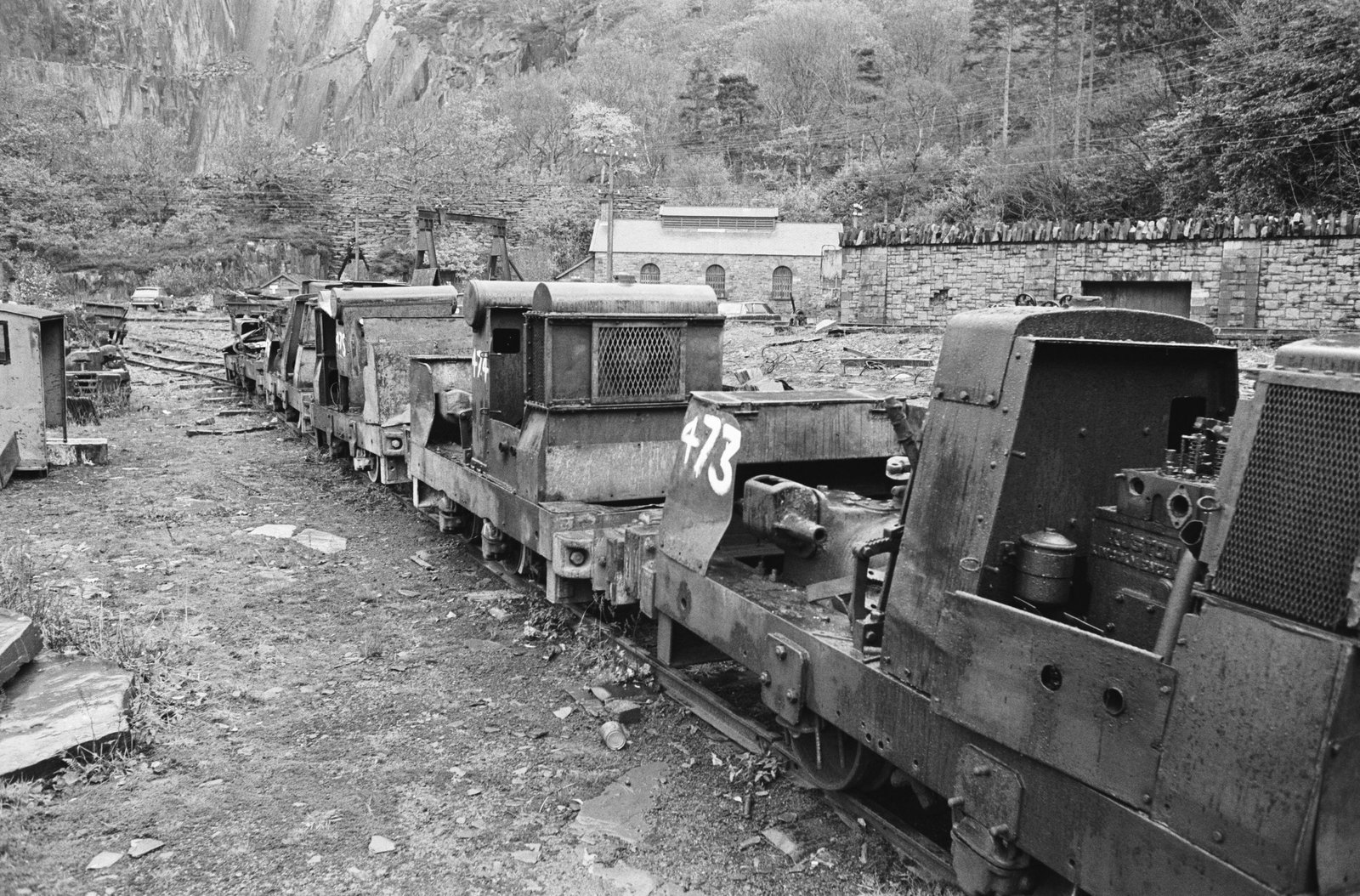 Dinorwig slate quarry closure sale - 17 Dec, 1969, submitted by Buddle-Bot on 01-04-2025.
© Geoff Charles https://creativecommons.org/licenses/by-sa/4.0/ http://www.llyfrgell.cymru Dinorwig slate quarry closure sale - 17 Dec, 1969