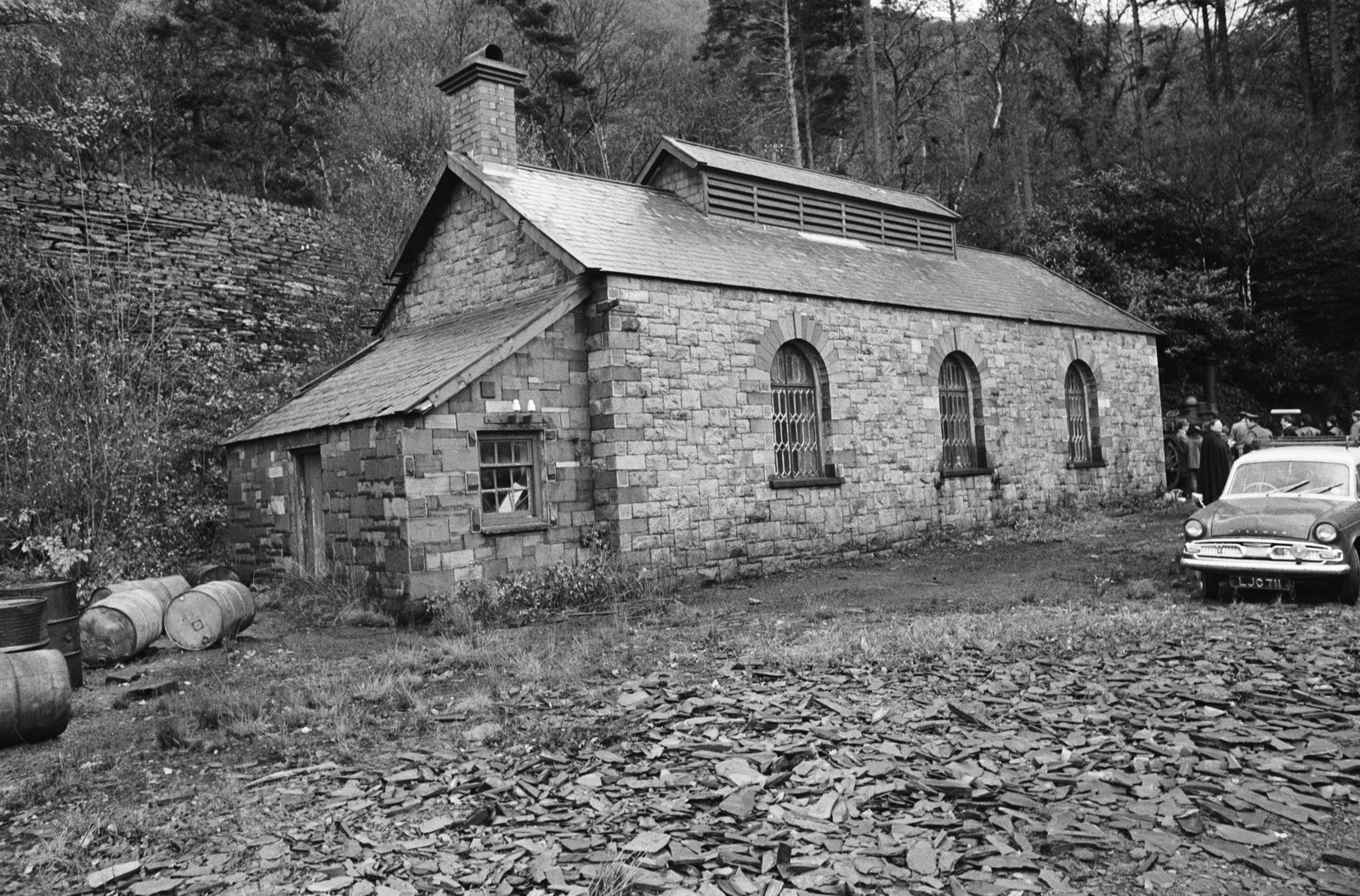 Dinorwig slate quarry closure sale - 17 Dec, 1969, submitted by Buddle-Bot on 01-04-2025.
© Geoff Charles https://creativecommons.org/licenses/by-sa/4.0/ http://www.llyfrgell.cymru Dinorwig slate quarry closure sale - 17 Dec, 1969