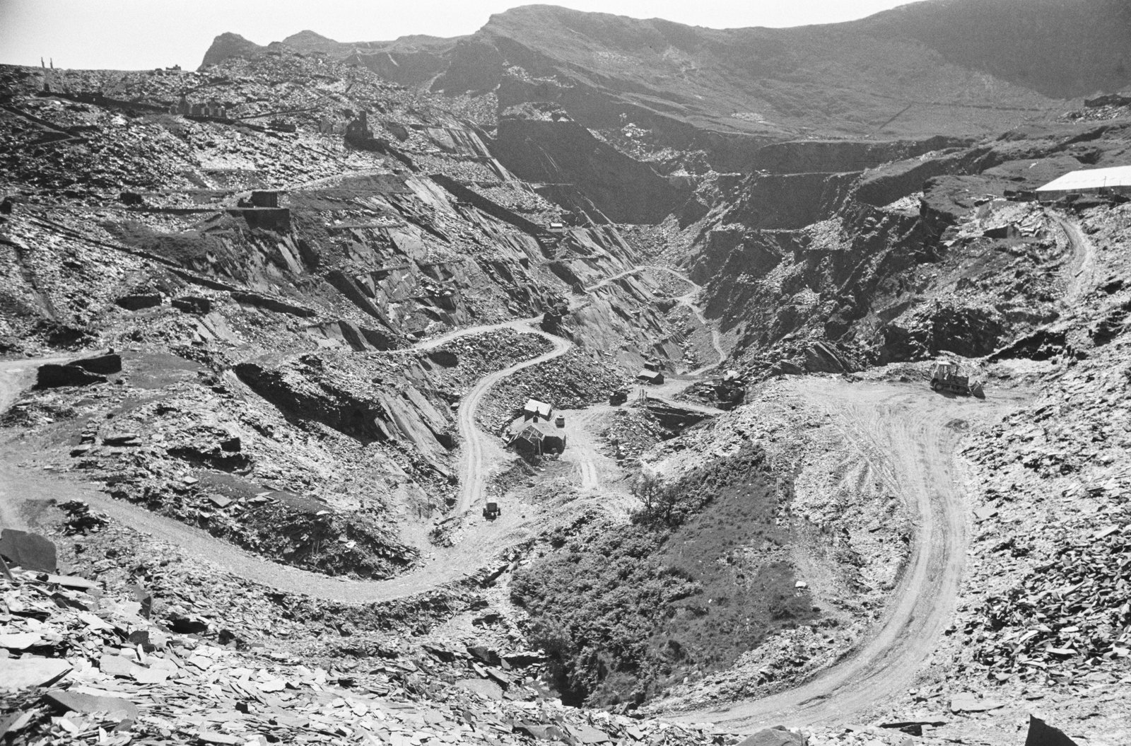 Oakeley Section - 1 Aug, 1973, submitted by Buddle-Bot on 01-04-2025.
© Geoff Charles https://creativecommons.org/licenses/by-sa/4.0/ http://www.llyfrgell.cymru Oakeley Section - 1 Aug, 1973