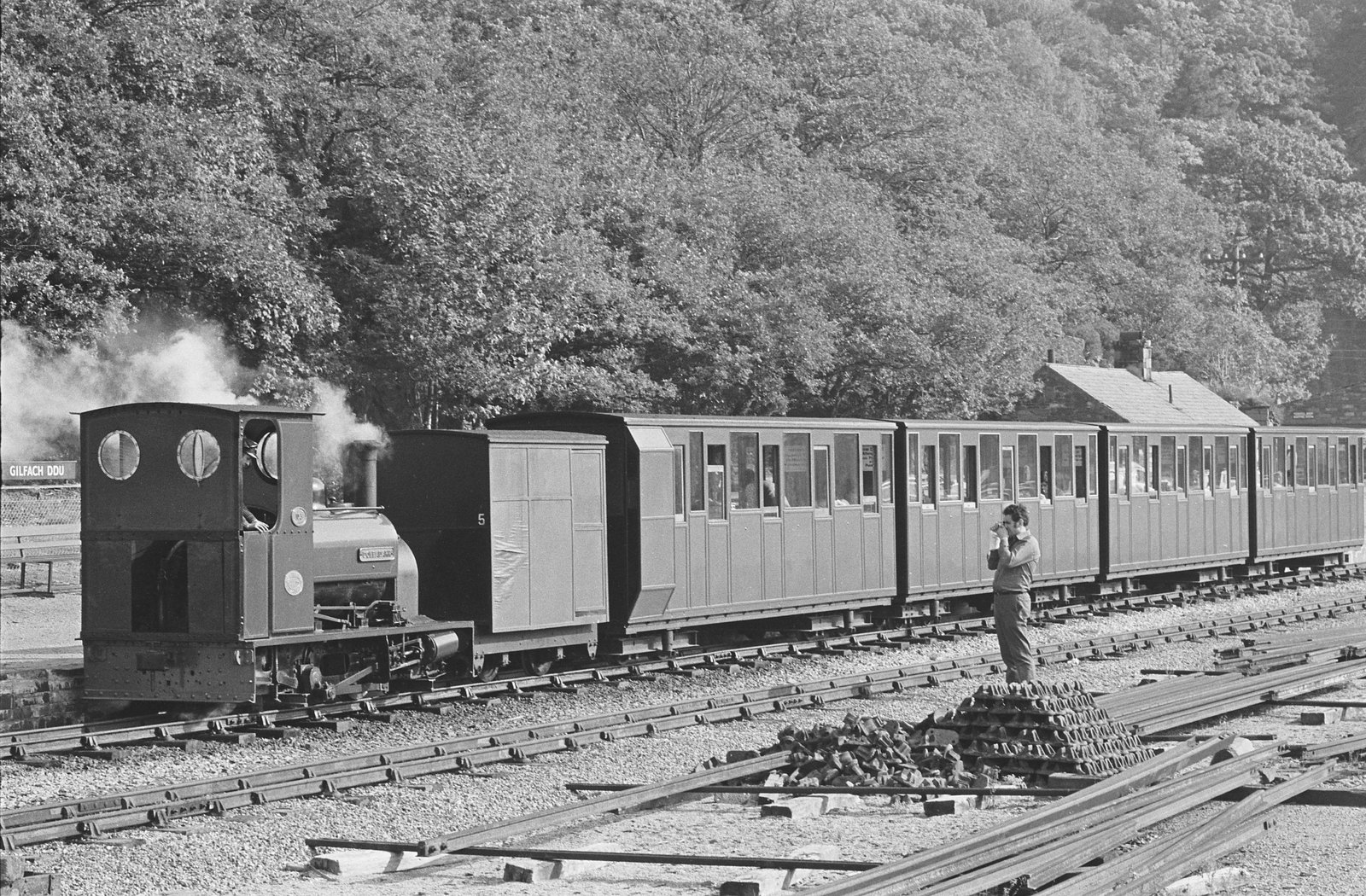 Dinorwig slate museum - 4 Oct, 1973, submitted by Buddle-Bot on 01-04-2025.
© Geoff Charles https://creativecommons.org/licenses/by-sa/4.0/ http://www.llyfrgell.cymru Dinorwig slate museum - 4 Oct, 1973