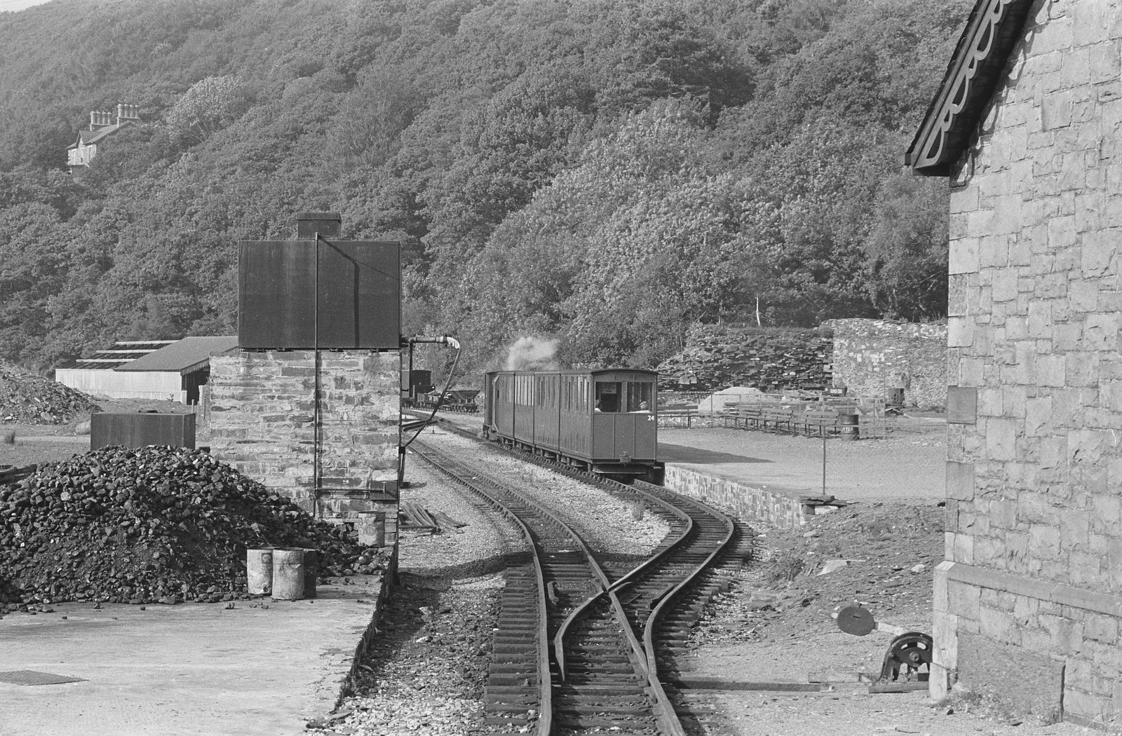 Dinorwig slate museum - 4 Oct, 1973, submitted by Buddle-Bot on 01-04-2025.
© Geoff Charles https://creativecommons.org/licenses/by-sa/4.0/ http://www.llyfrgell.cymru Dinorwig slate museum - 4 Oct, 1973