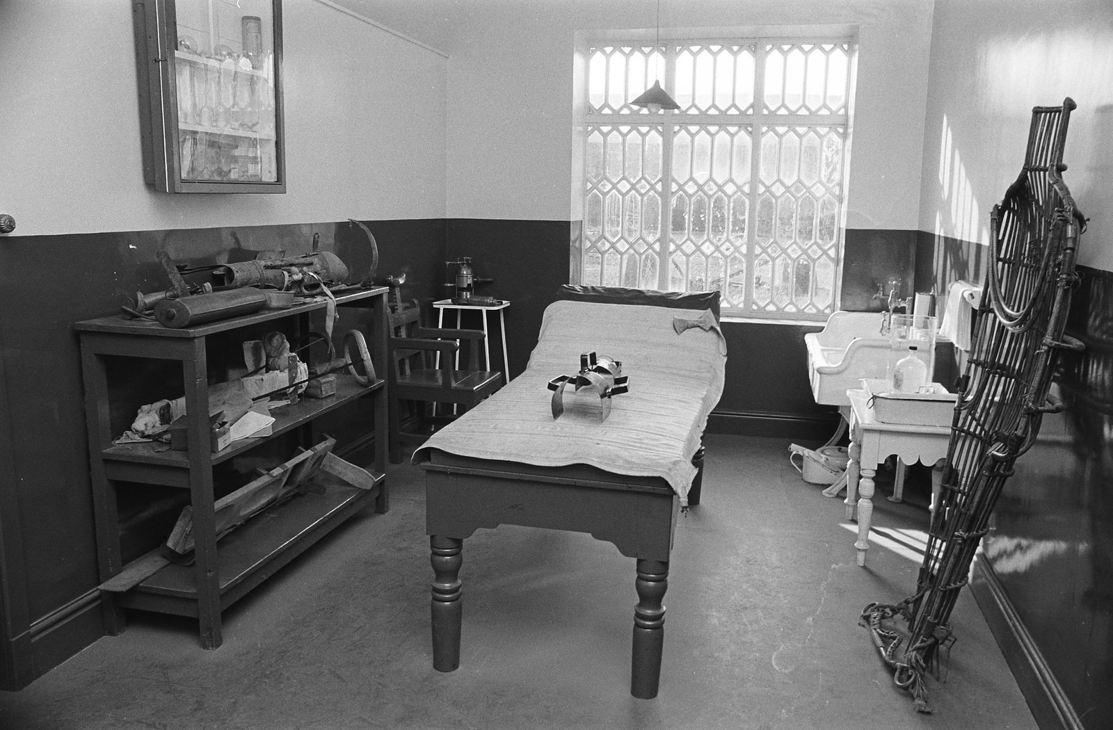 Dinorwig slate museum - 4 Oct, 1973, submitted by Buddle-Bot on 01-04-2025.
© Geoff Charles https://creativecommons.org/licenses/by-sa/4.0/ http://www.llyfrgell.cymru Dinorwig slate museum - 4 Oct, 1973