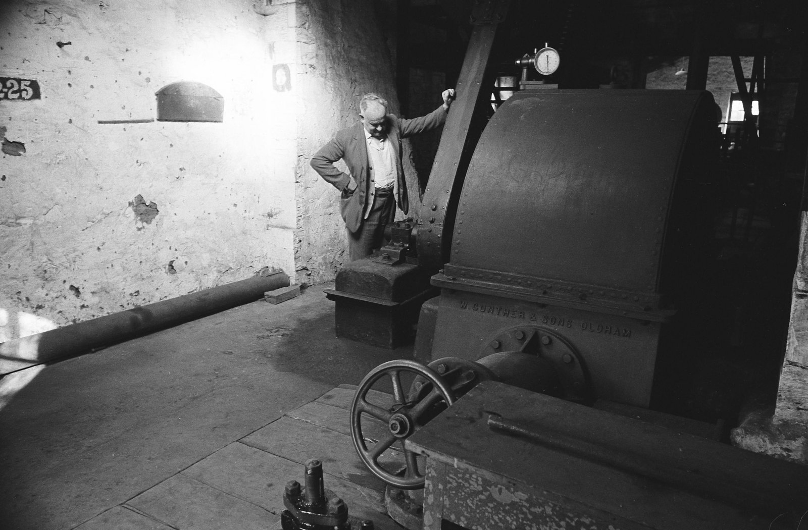 Dinorwig slate museum - 4 Oct, 1973, submitted by Buddle-Bot on 01-04-2025.
© Geoff Charles https://creativecommons.org/licenses/by-sa/4.0/ http://www.llyfrgell.cymru Dinorwig slate museum - 4 Oct, 1973