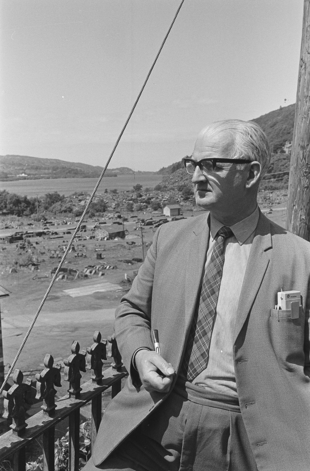 Dinorwig slate quarry closure, submitted by Buddle-Bot on 01-04-2025.
© Geoff Charles https://creativecommons.org/licenses/by-sa/4.0/ http://www.llyfrgell.cymru Dinorwig slate quarry closure