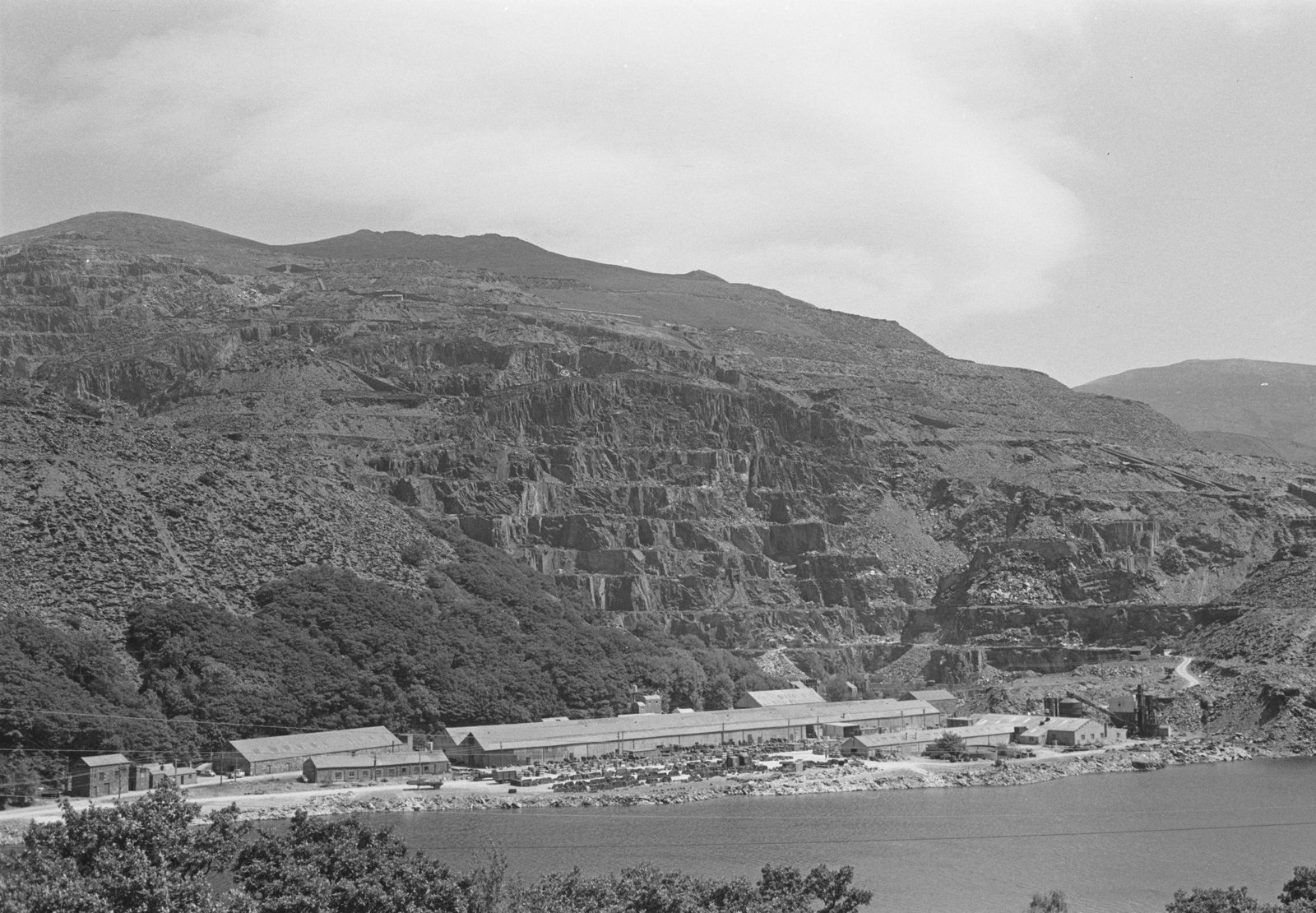 Dinorwig slate quarry closure, submitted by Buddle-Bot on 01-04-2025.
© Geoff Charles https://creativecommons.org/licenses/by-sa/4.0/ http://www.llyfrgell.cymru Dinorwig slate quarry closure