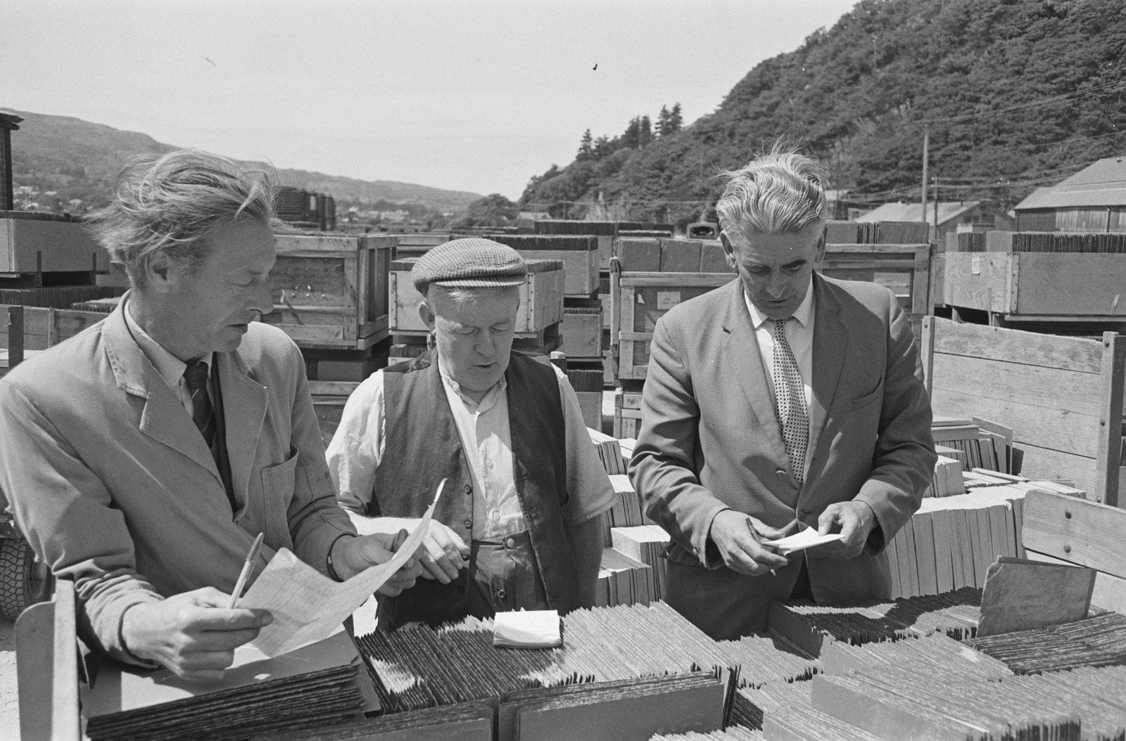 Dinorwig slate quarry closure, submitted by Buddle-Bot on 01-04-2025.
© Geoff Charles https://creativecommons.org/licenses/by-sa/4.0/ http://www.llyfrgell.cymru Dinorwig slate quarry closure