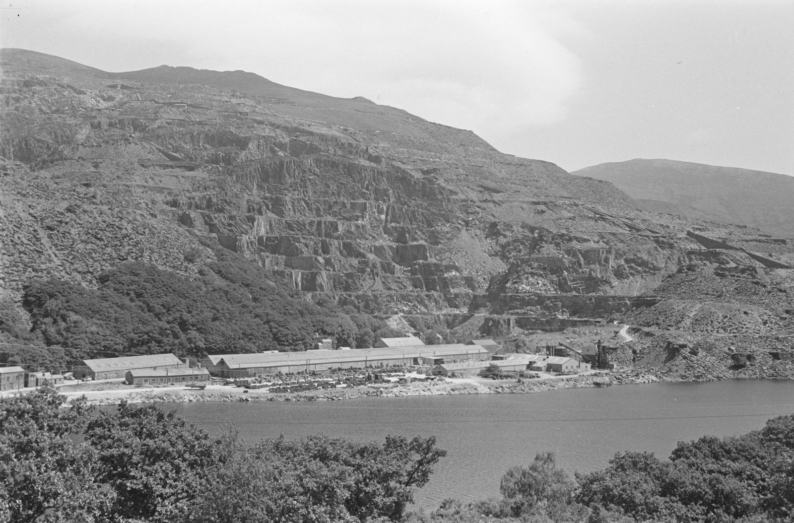 Dinorwig slate quarry closure, submitted by Buddle-Bot on 01-04-2025.
© Geoff Charles https://creativecommons.org/licenses/by-sa/4.0/ http://www.llyfrgell.cymru Dinorwig slate quarry closure
