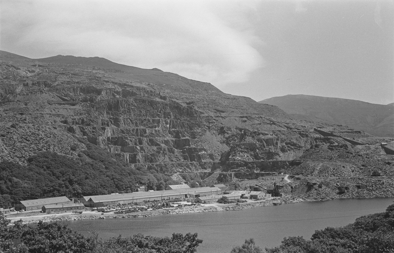 Dinorwig slate quarry closure, submitted by Buddle-Bot on 01-04-2025.
© Geoff Charles https://creativecommons.org/licenses/by-sa/4.0/ http://www.llyfrgell.cymru Dinorwig slate quarry closure