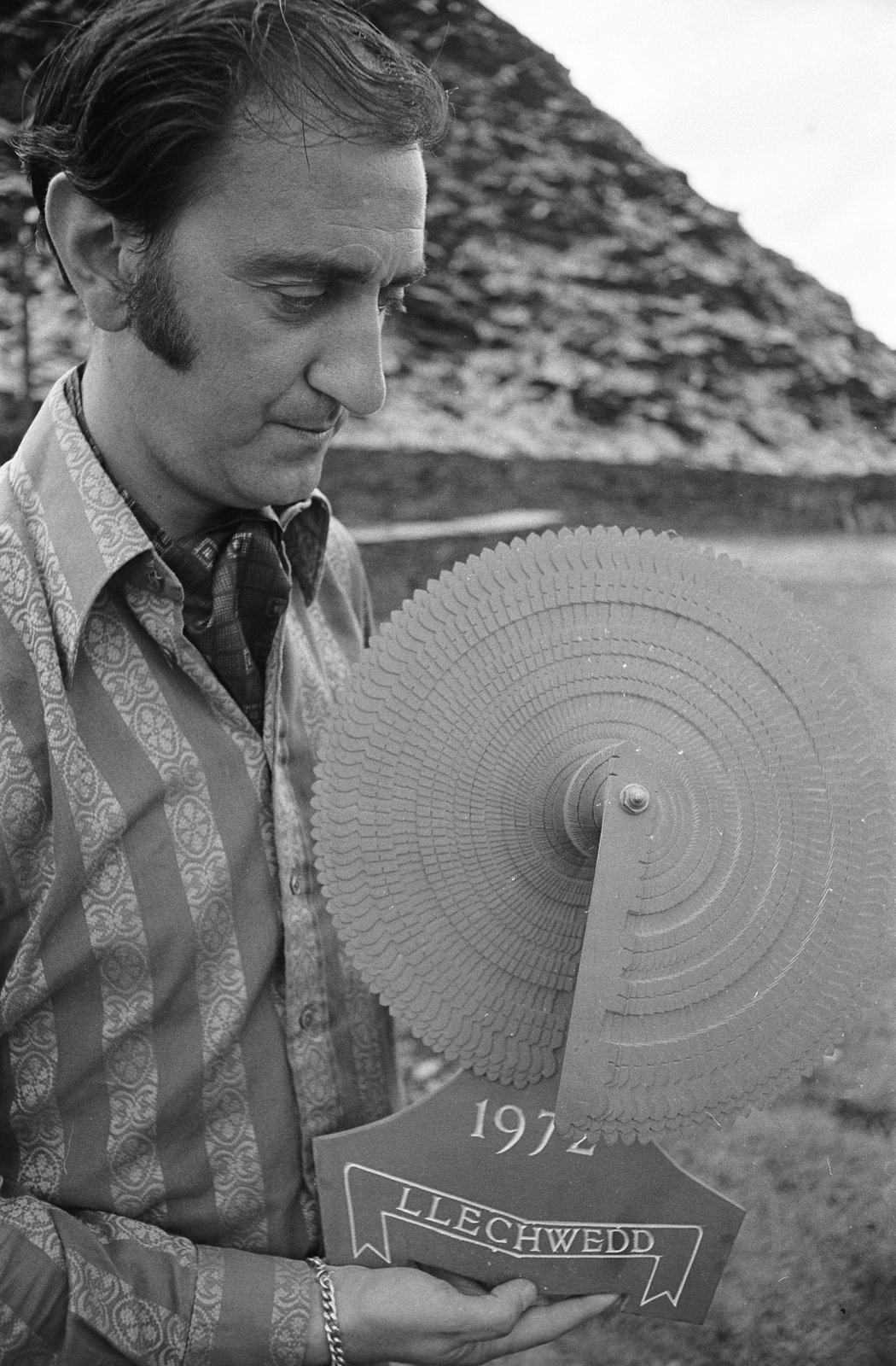 Llechwedd Quarry photos for 'Country Quest' - 31 Jul, 1973, submitted by Buddle-Bot on 01-04-2025.
© Geoff Charles https://creativecommons.org/licenses/by-sa/4.0/ http://www.llyfrgell.cymru Llechwedd Quarry photos for 'Country Quest' - 31 Jul, 1973