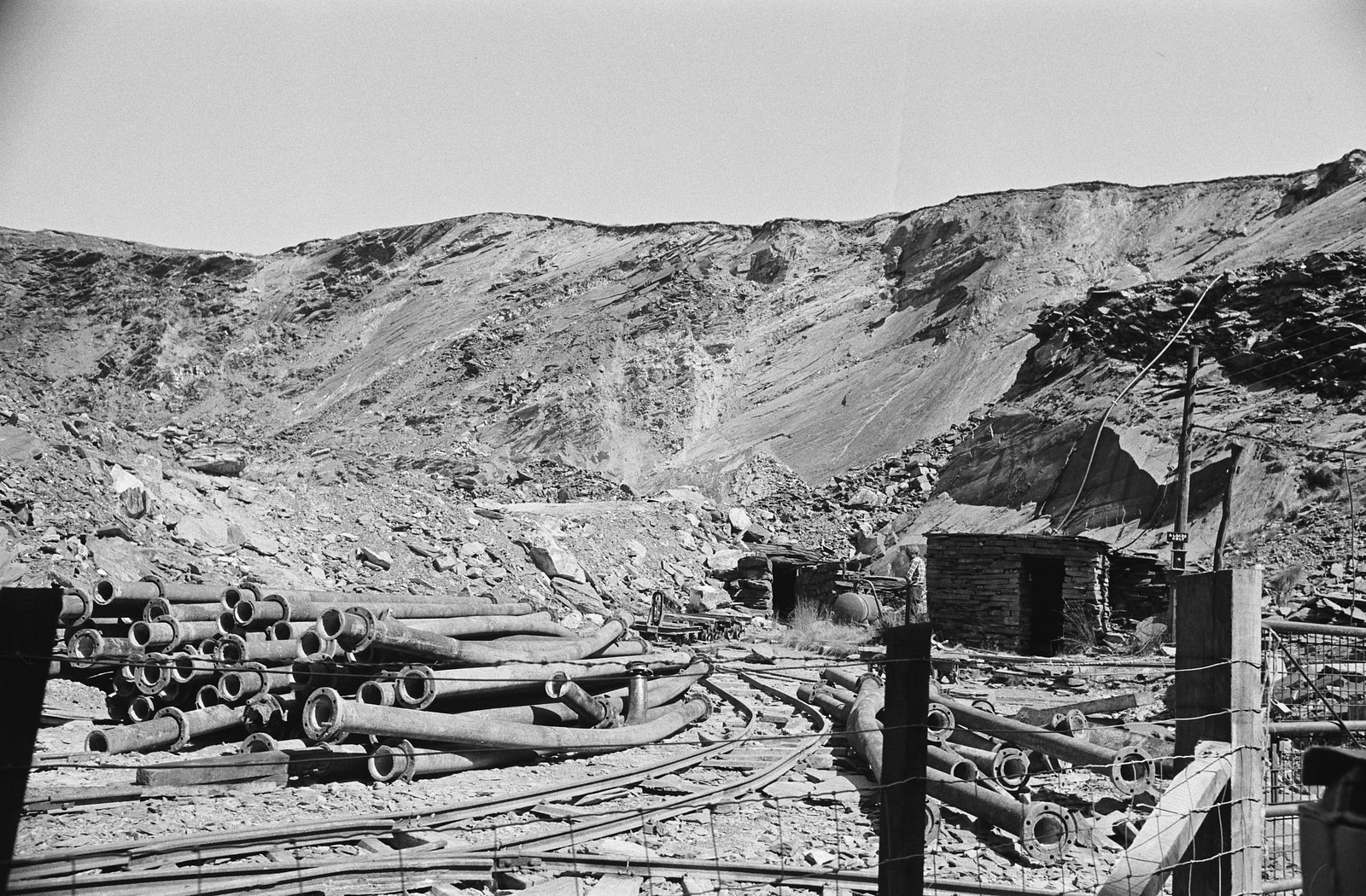 Llechwedd Quarry photos for 'Country Quest' - 31 Jul, 1973, submitted by Buddle-Bot on 01-04-2025.
© Geoff Charles https://creativecommons.org/licenses/by-sa/4.0/ http://www.llyfrgell.cymru Llechwedd Quarry photos for 'Country Quest' - 31 Jul, 1973