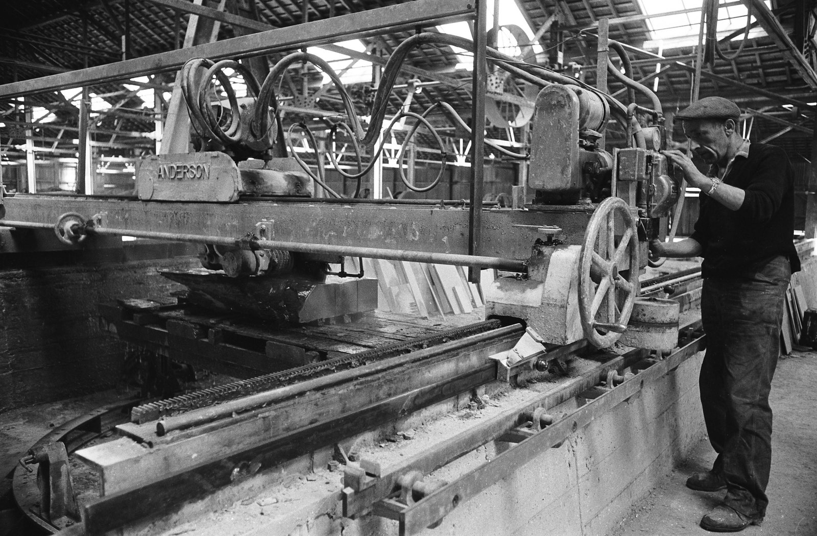 Llechwedd Quarry photos for 'Country Quest' - 31 Jul, 1973, submitted by Buddle-Bot on 01-04-2025.
© Geoff Charles https://creativecommons.org/licenses/by-sa/4.0/ http://www.llyfrgell.cymru Llechwedd Quarry photos for 'Country Quest' - 31 Jul, 1973