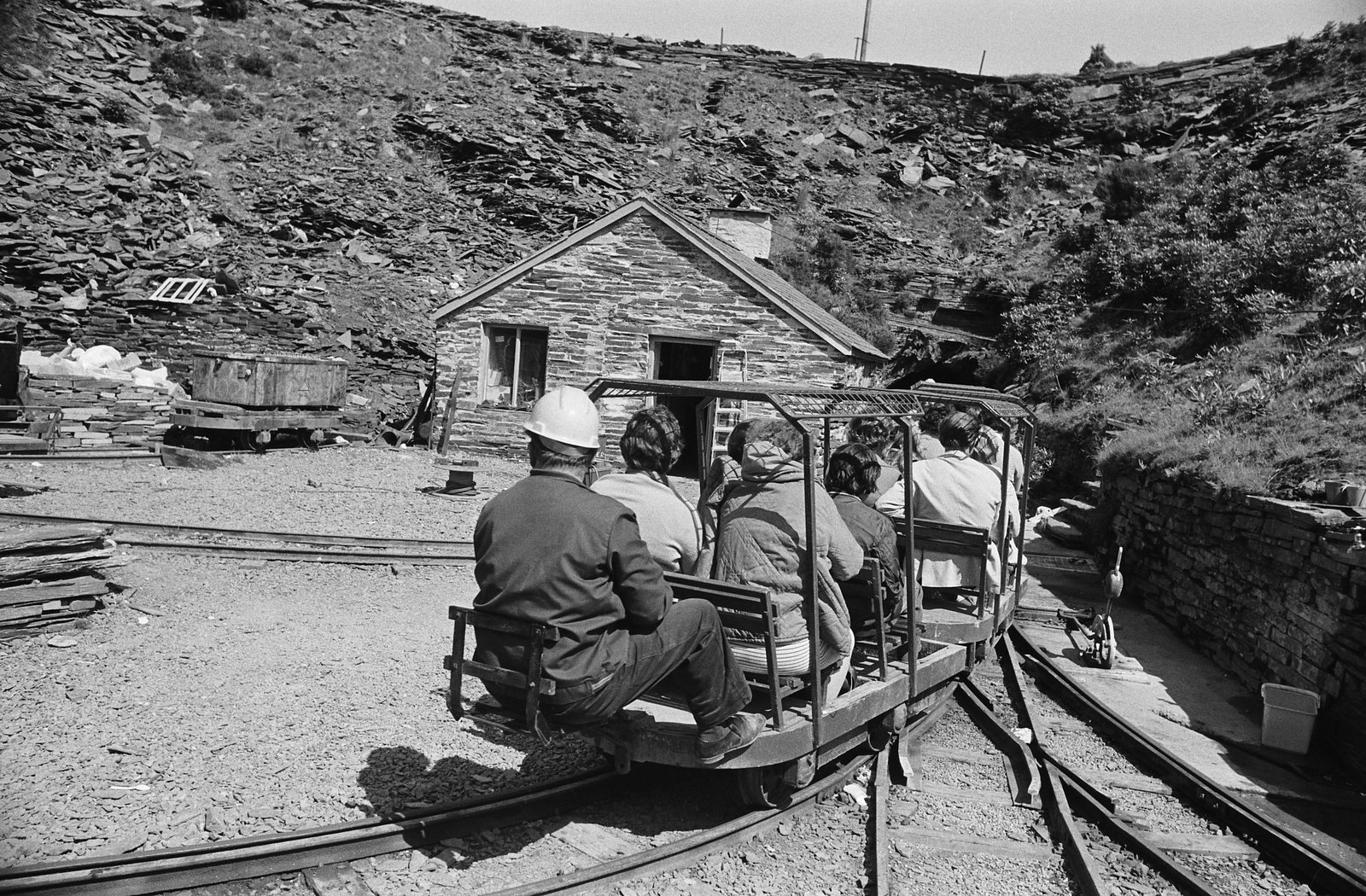 Llechwedd Quarry photos for 'Country Quest' - 31 Jul, 1973, submitted by Buddle-Bot on 01-04-2025.
© Geoff Charles https://creativecommons.org/licenses/by-sa/4.0/ http://www.llyfrgell.cymru Llechwedd Quarry photos for 'Country Quest' - 31 Jul, 1973