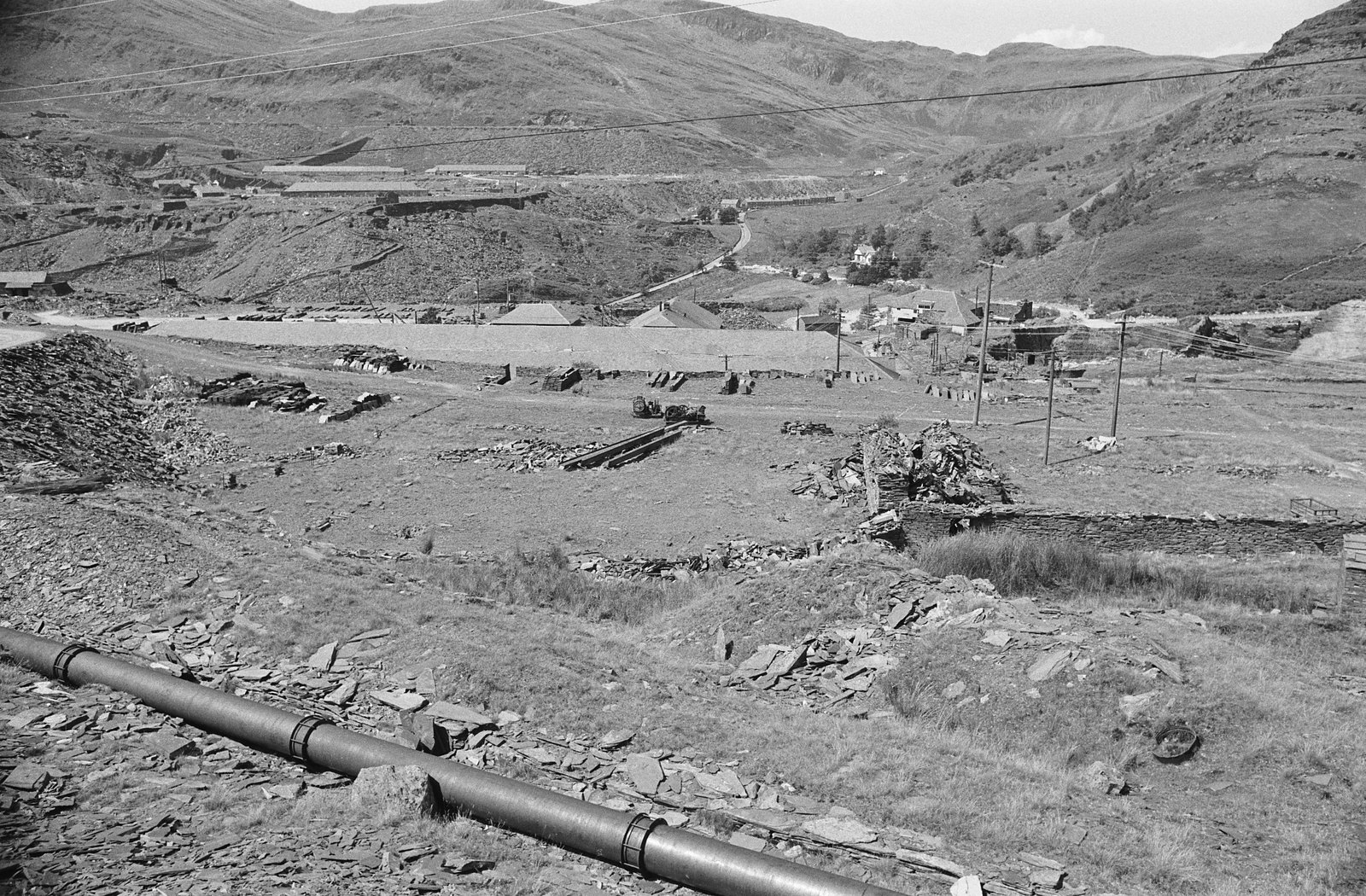 Llechwedd Quarry photos for 'Country Quest' - 31 Jul, 1973, submitted by Buddle-Bot on 01-04-2025.
© Geoff Charles https://creativecommons.org/licenses/by-sa/4.0/ http://www.llyfrgell.cymru Llechwedd Quarry photos for 'Country Quest' - 31 Jul, 1973