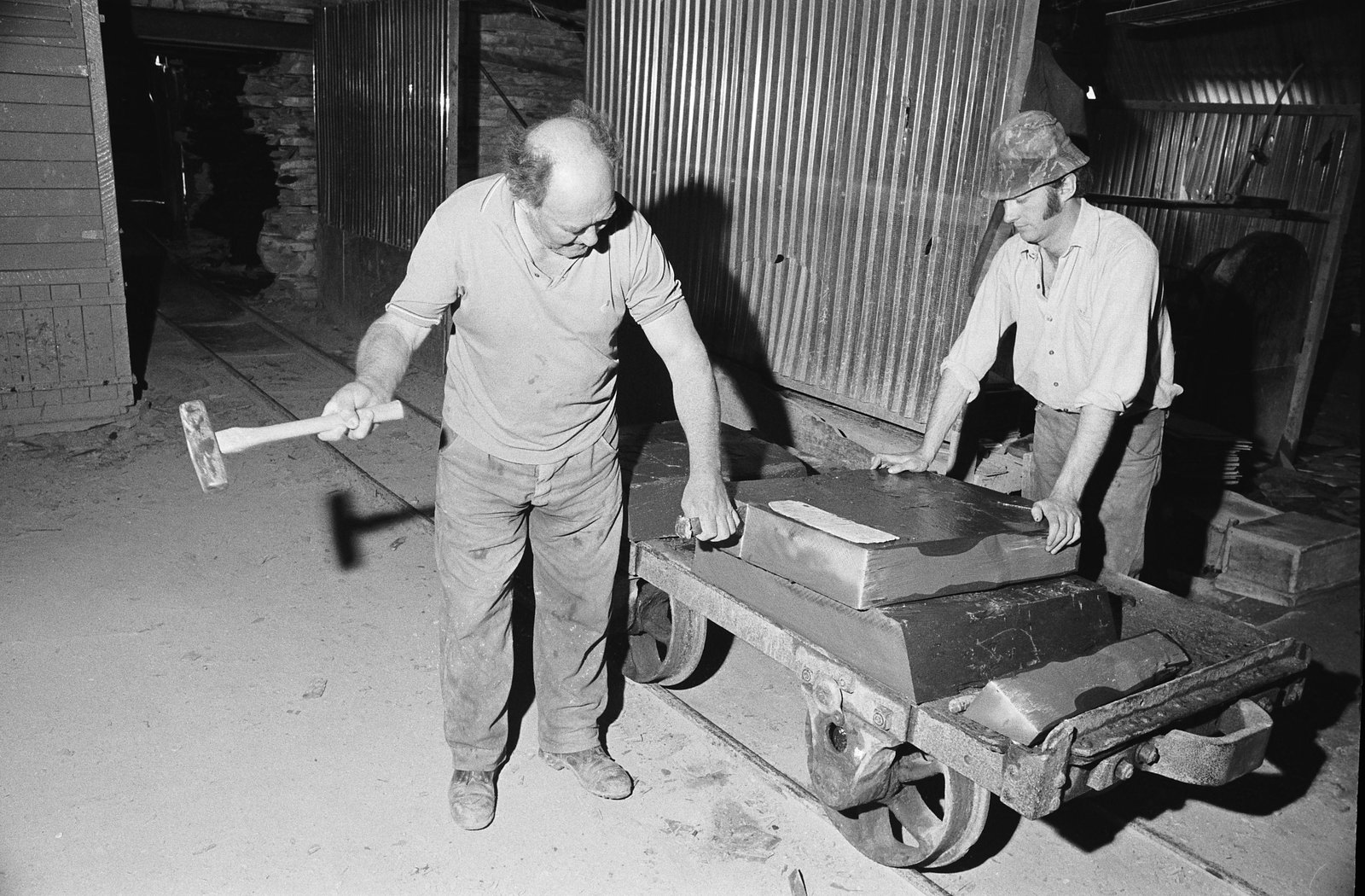 Llechwedd Quarry photos for 'Country Quest' - 31 Jul, 1973, submitted by Buddle-Bot on 01-04-2025.
© Geoff Charles https://creativecommons.org/licenses/by-sa/4.0/ http://www.llyfrgell.cymru Llechwedd Quarry photos for 'Country Quest' - 31 Jul, 1973