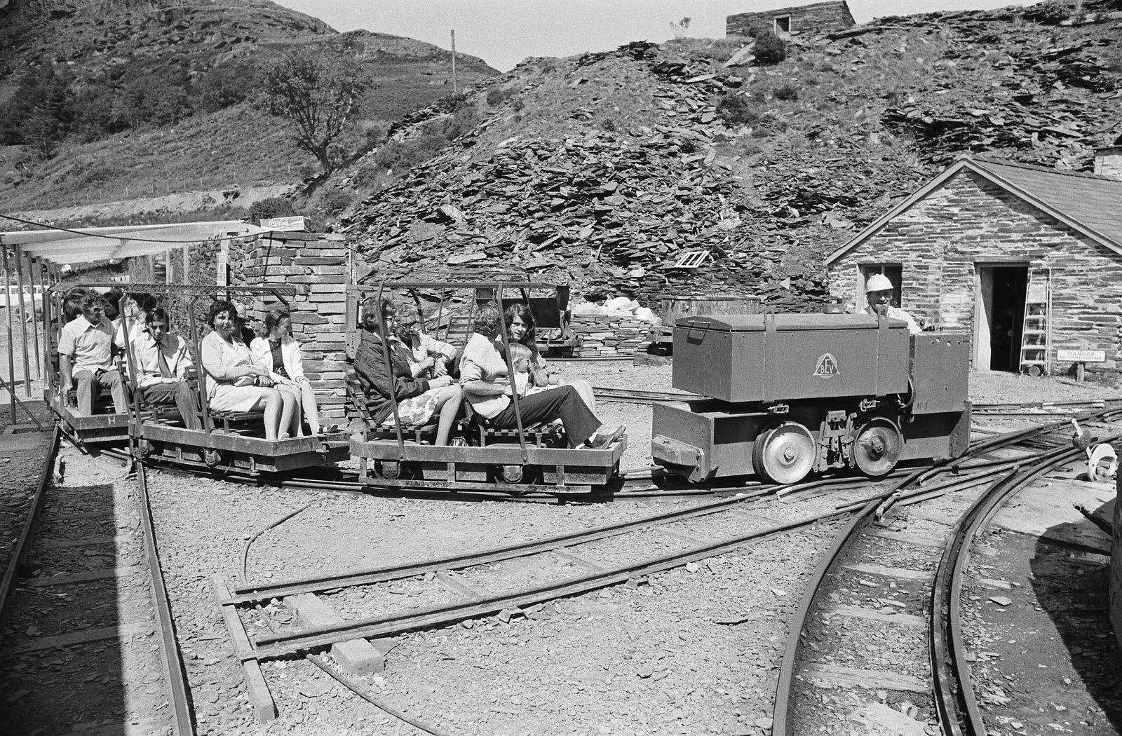 Llechwedd Quarry photos for 'Country Quest' - 31 Jul, 1973, submitted by Buddle-Bot on 01-04-2025.
© Geoff Charles https://creativecommons.org/licenses/by-sa/4.0/ http://www.llyfrgell.cymru Llechwedd Quarry photos for 'Country Quest' - 31 Jul, 1973