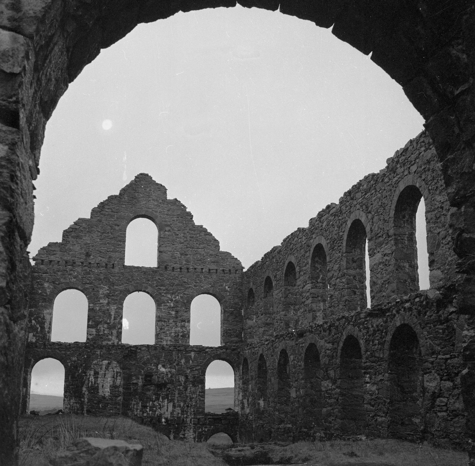 Ynys y Pandy Mill - Feb 22, 1962, submitted by Buddle-Bot on 01-04-2025.
© Geoff Charles https://creativecommons.org/licenses/by-sa/4.0/ http://www.llyfrgell.cymru Ynys y Pandy Mill - Feb 22, 1962