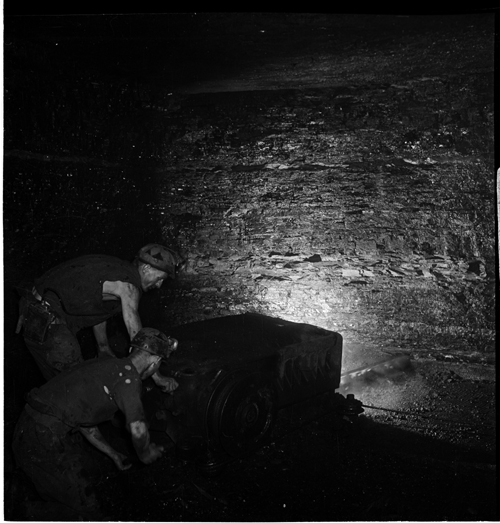 Image of Coalcutting, submitted by Buddle-Bot on 01-03-2025.
with permission © Harold White https://www.ncm.org.uk/collections/topics/harold-white/ Image of Coalcutting