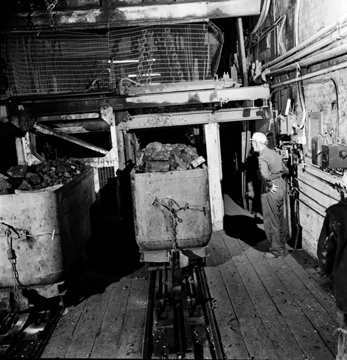 Image of Coal Tubs at Gedling, submitted by Buddle-Bot on 01-03-2025.
with permission © Harold White https://www.ncm.org.uk/collections/topics/harold-white/ Image of Coal Tubs at Gedling