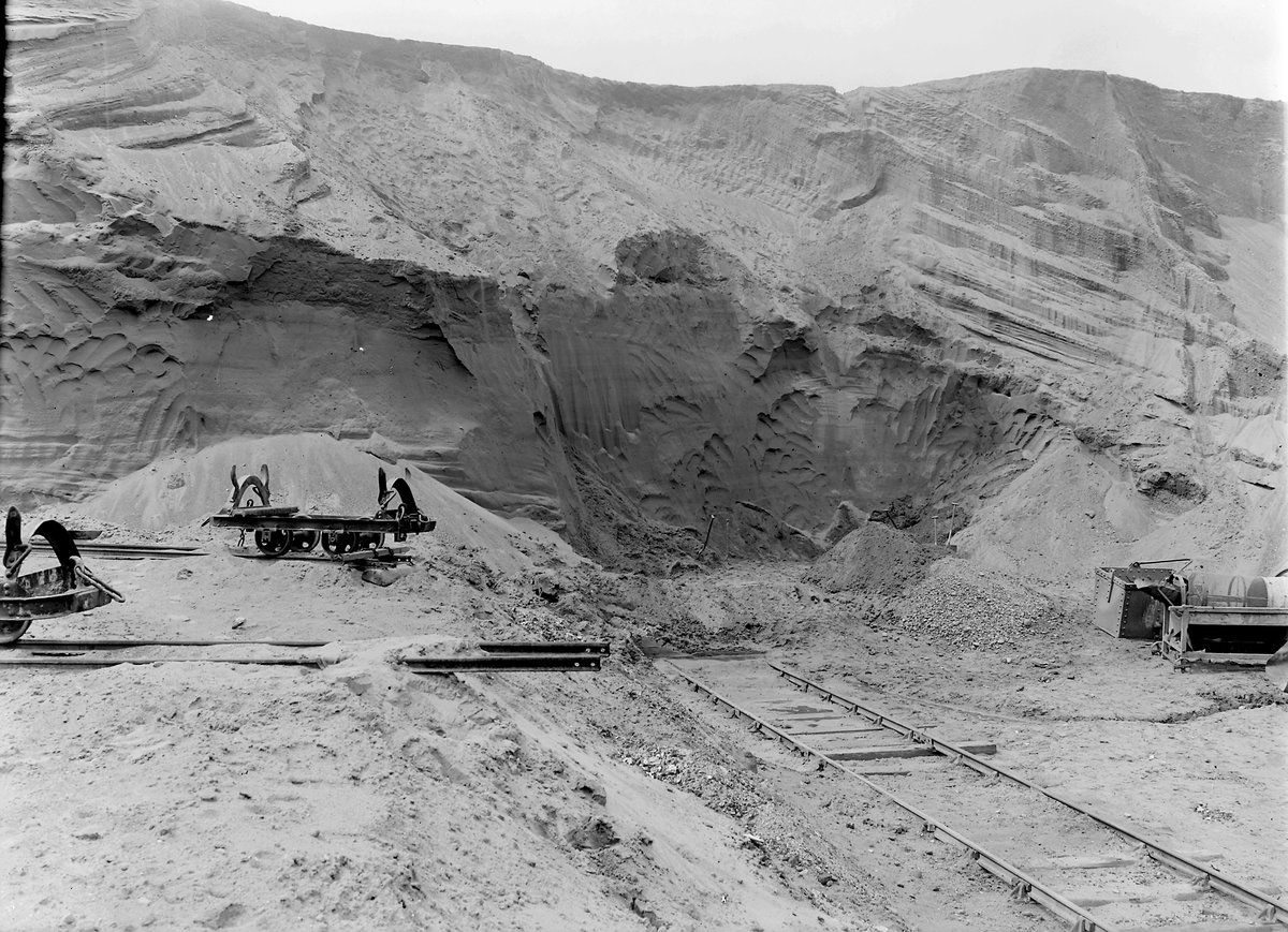 1921 - Ferniegair Sand-pit, 2.4 km. south-east of Hamilton. Looking south. Lanarkshire., submitted by Buddle-Bot on 08-11-2025.
Bgs No. P000075; Manson, W.; © Crown. Image & Text: BGS Geoscenic, under OGL V2 License http://bit.ly/462AXmV 1921 - Ferniegair Sand-pit, 2.4 km. south-east of Hamilton. Looking south. Lanarkshire.
