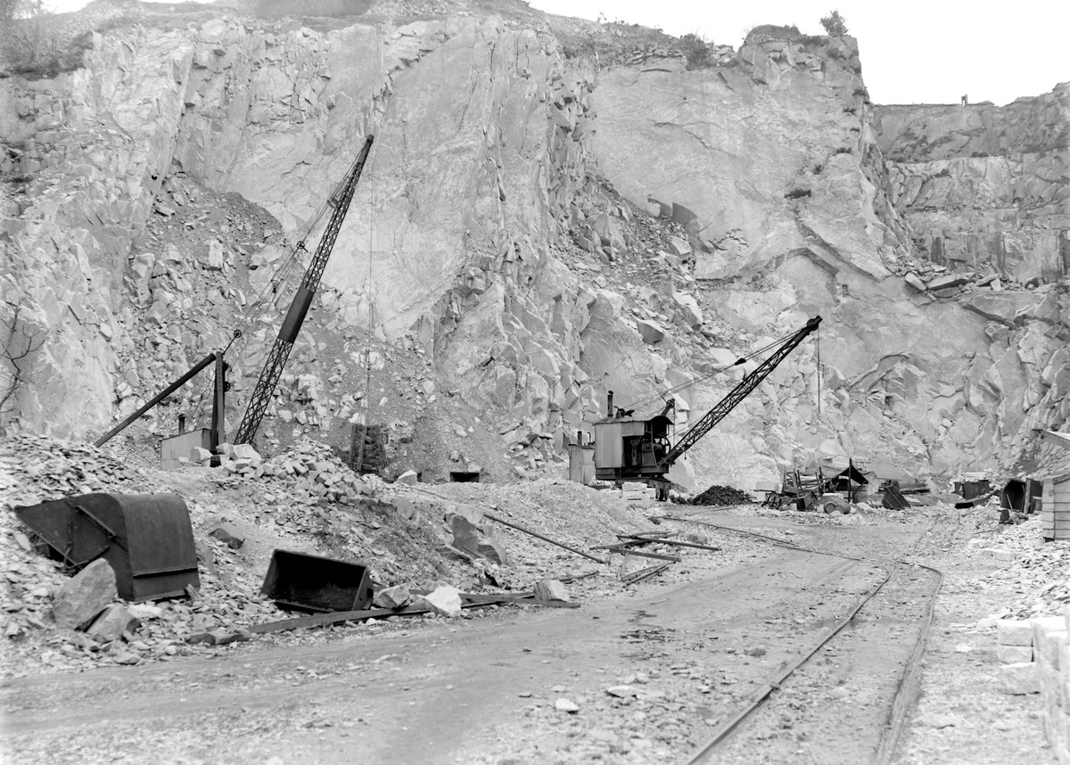 1939 - Glebe and Kirkmabreck Quarry, Creetown. Kirkcudbrightshire. A photograph showing the quarry face.