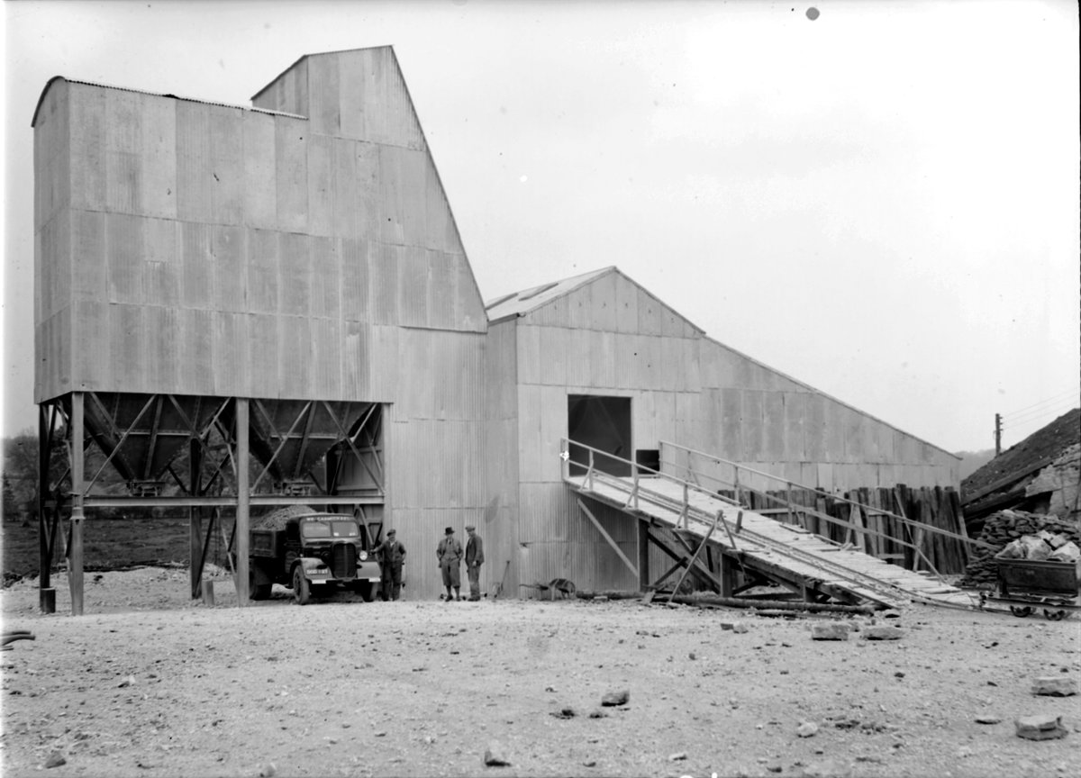 1945 - Hessilhead Quarry (Lugton Lime Works) 3.2 km. east of Beith. Ayrshire. View of crushing shed.