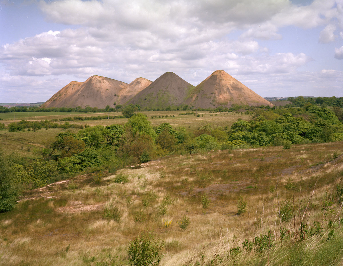 1982 - Westwood Bing 'The Five Sisters', West Calder viewed from the south-west. West Lothian., submitted by Buddle-Bot on 08-11-2025.
Bgs No. P000199; Unknown; © NERC. Image & Text: BGS Geoscenic, under OGL V2 License http://bit.ly/462AXmV 1982 - Westwood Bing 'The Five Sisters', West Calder viewed from the south-west. West Lothian.