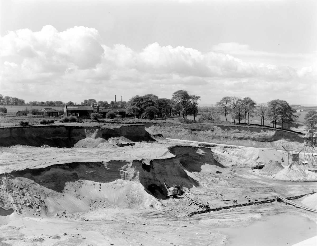 1959 - Wilderness Sand-pit, 2.4 km. north-west of Bishopbriggs, Lanarkshire.