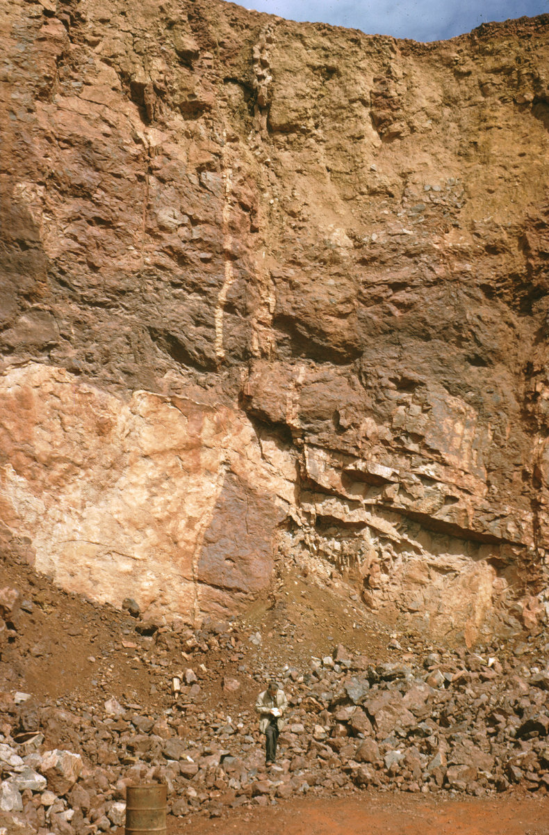 1965 - Halls Quarry, Hartcliff Rocks, near Winford. Looking N., submitted by Buddle-Bot on 08-11-2025.
Bgs No. P006737; Friend, C.A.F.; © NERC. Image & Text: BGS Geoscenic, under OGL V2 License http://bit.ly/462AXmV 1965 - Halls Quarry, Hartcliff Rocks, near Winford. Looking N.