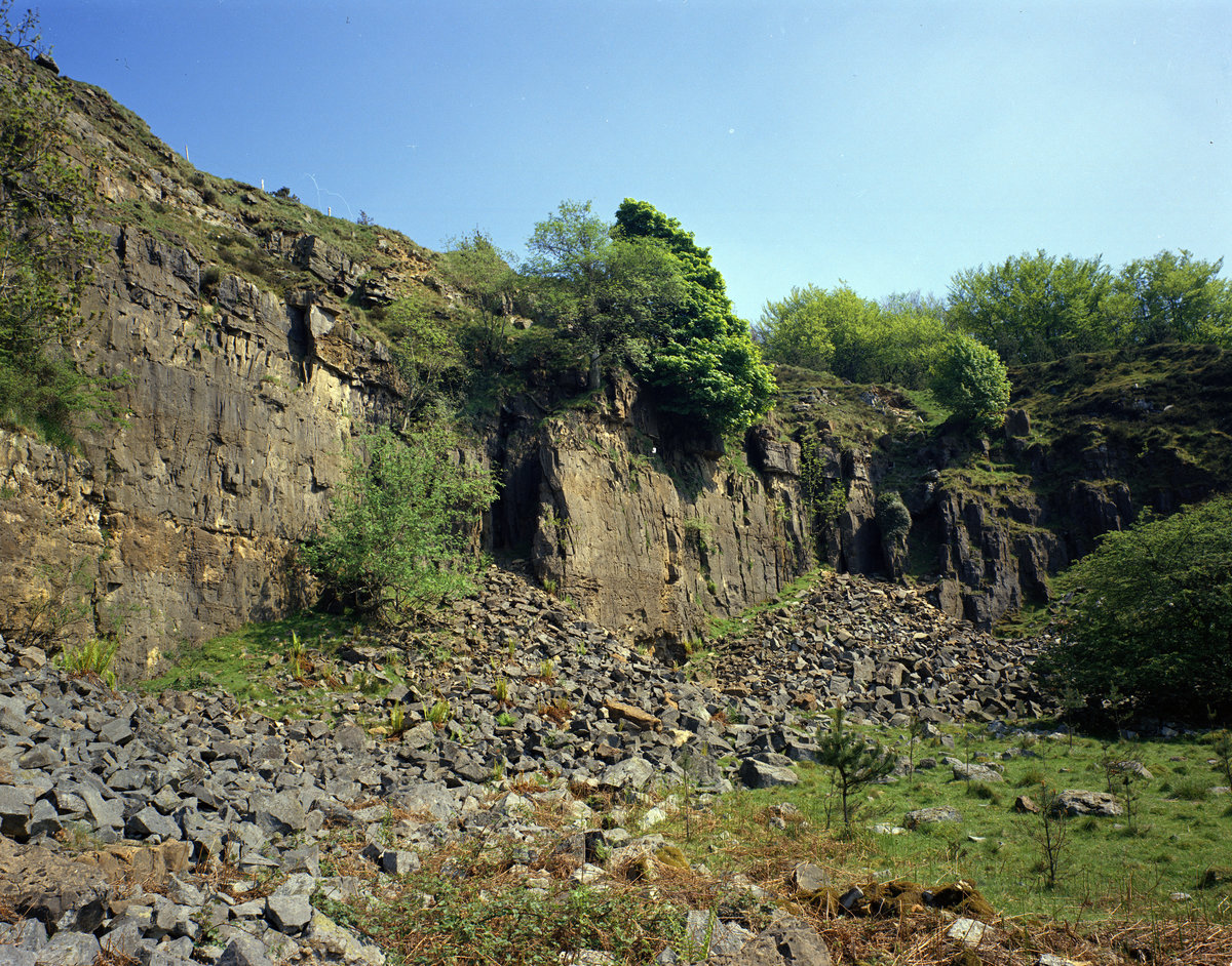 1975 - Southern part of Craig Quarry, SE of Blaenavon. Looking E., submitted by Buddle-Bot on 08-11-2025.
Bgs No. P007640; Evans, H.J.; © NERC. Image & Text: BGS Geoscenic, under OGL V2 License http://bit.ly/462AXmV 1975 - Southern part of Craig Quarry, SE of Blaenavon. Looking E.