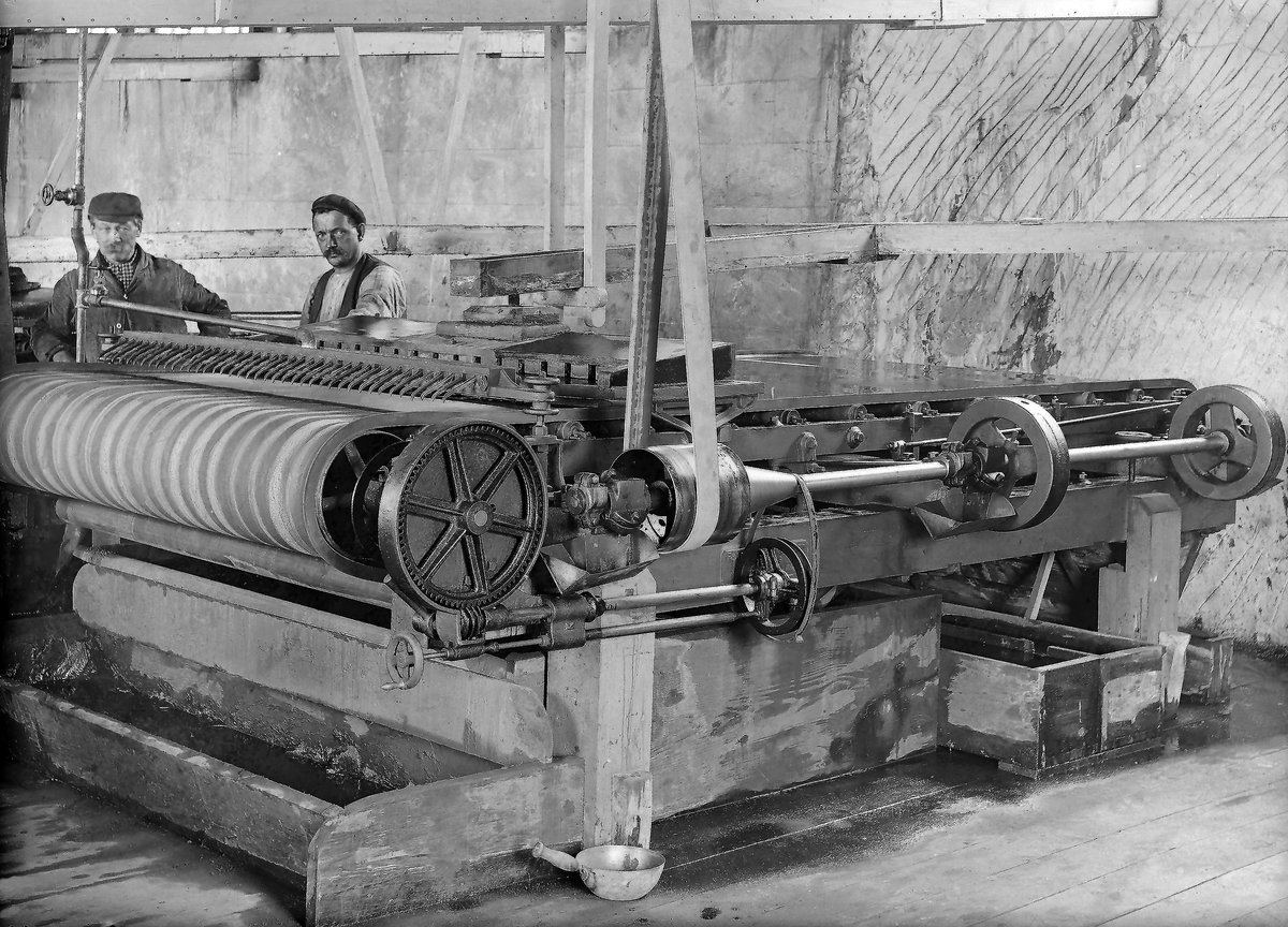 Sep 1904 - South Crofty Mine, Camborne. Looking NW. True vanners.