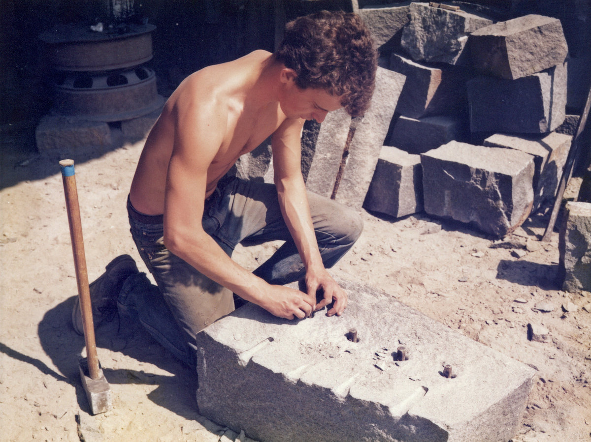1985 - Beltmoss Quarry, Kilsyth. Fashioning kerbs from quartz-dolerite. Placing wedges before splitting block., submitted by Buddle-Bot on 08-11-2025.
Bgs No. P064550; © Unknown. Image & Text: BGS Geoscenic, under OGL V2 License http://bit.ly/462AXmV 1985 - Beltmoss Quarry, Kilsyth. Fashioning kerbs from quartz-dolerite. Placing wedges before splitting block.