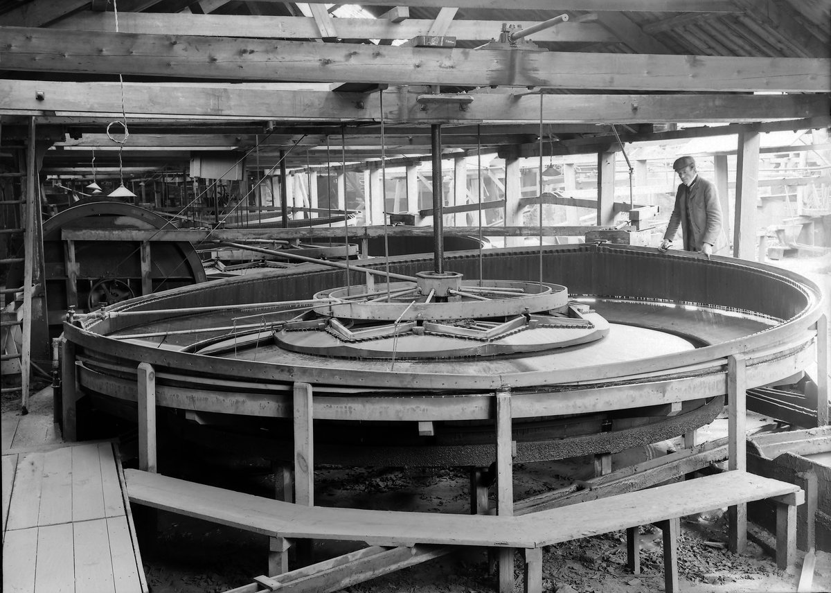 Sep 1904 - Dolcoath Mine, Camborne. Looking S.