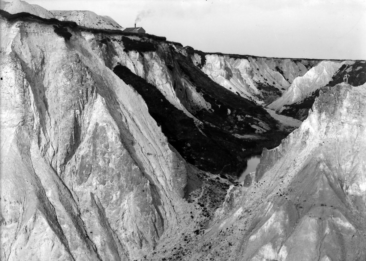 May 1905 - Carclaze Downs, St. Austell. Looking N., submitted by Buddle-Bot on 08-11-2025.
Bgs No. P200167; Hall, T.C.; © Crown. Image & Text: BGS Geoscenic, under OGL V2 License http://bit.ly/462AXmV May 1905 - Carclaze Downs, St. Austell. Looking N.