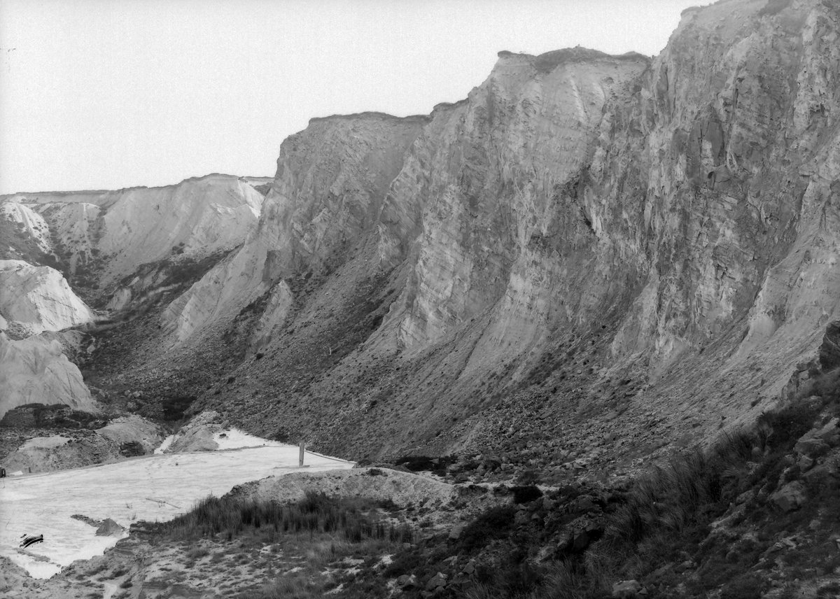 May 1905 - Carclaze Downs, St. Austell. Looking E., submitted by Buddle-Bot on 08-11-2025.
Bgs No. P200168; Hall, T.C.; © Crown. Image & Text: BGS Geoscenic, under OGL V2 License http://bit.ly/462AXmV May 1905 - Carclaze Downs, St. Austell. Looking E.