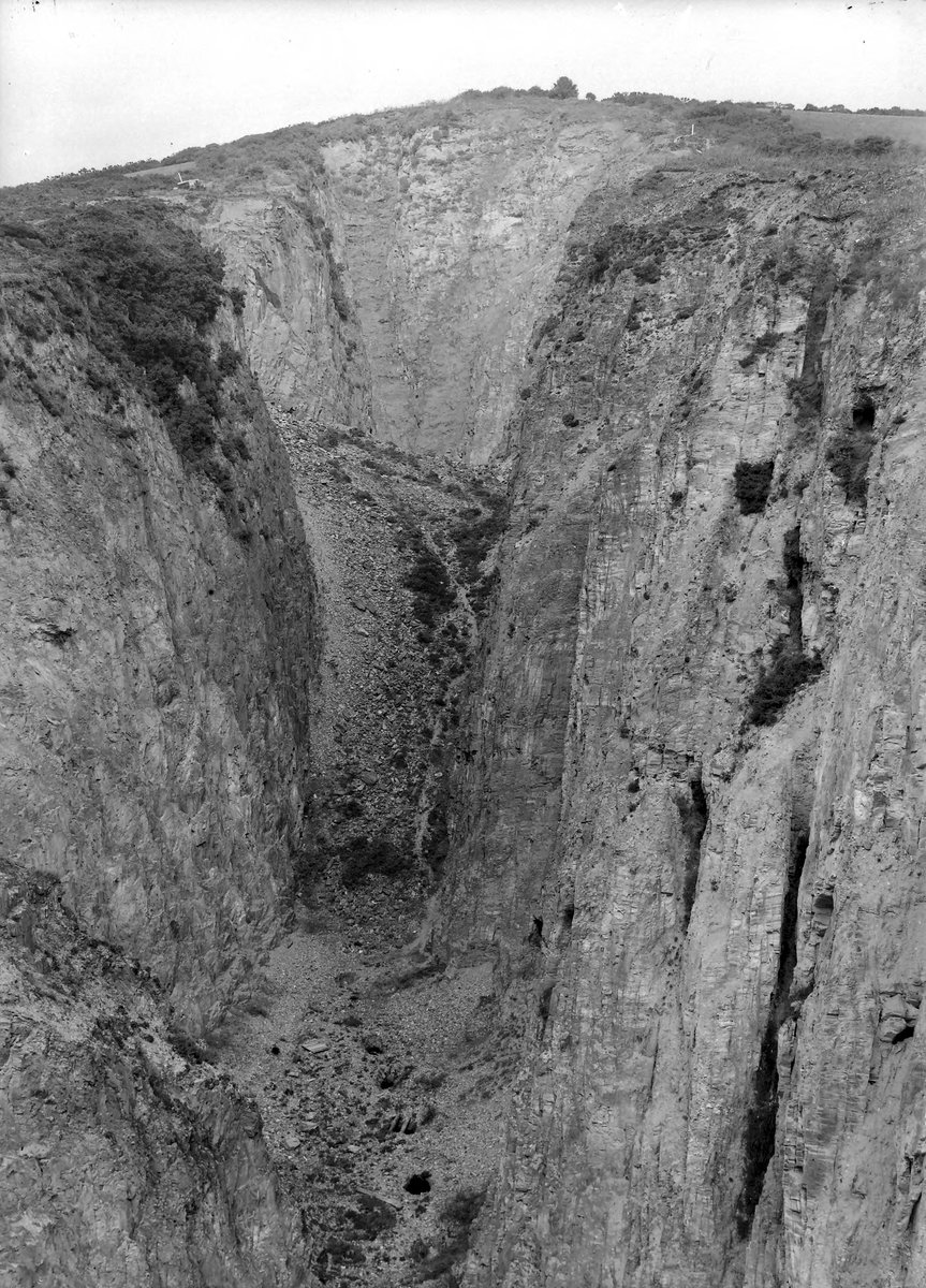 Sep 1907 - Mulberry Mine, Lanivet. Looking N., submitted by Buddle-Bot on 08-11-2025.
Bgs No. P200419; Hall, T.C.; © Crown. Image & Text: BGS Geoscenic, under OGL V2 License http://bit.ly/462AXmV Sep 1907 - Mulberry Mine, Lanivet. Looking N.