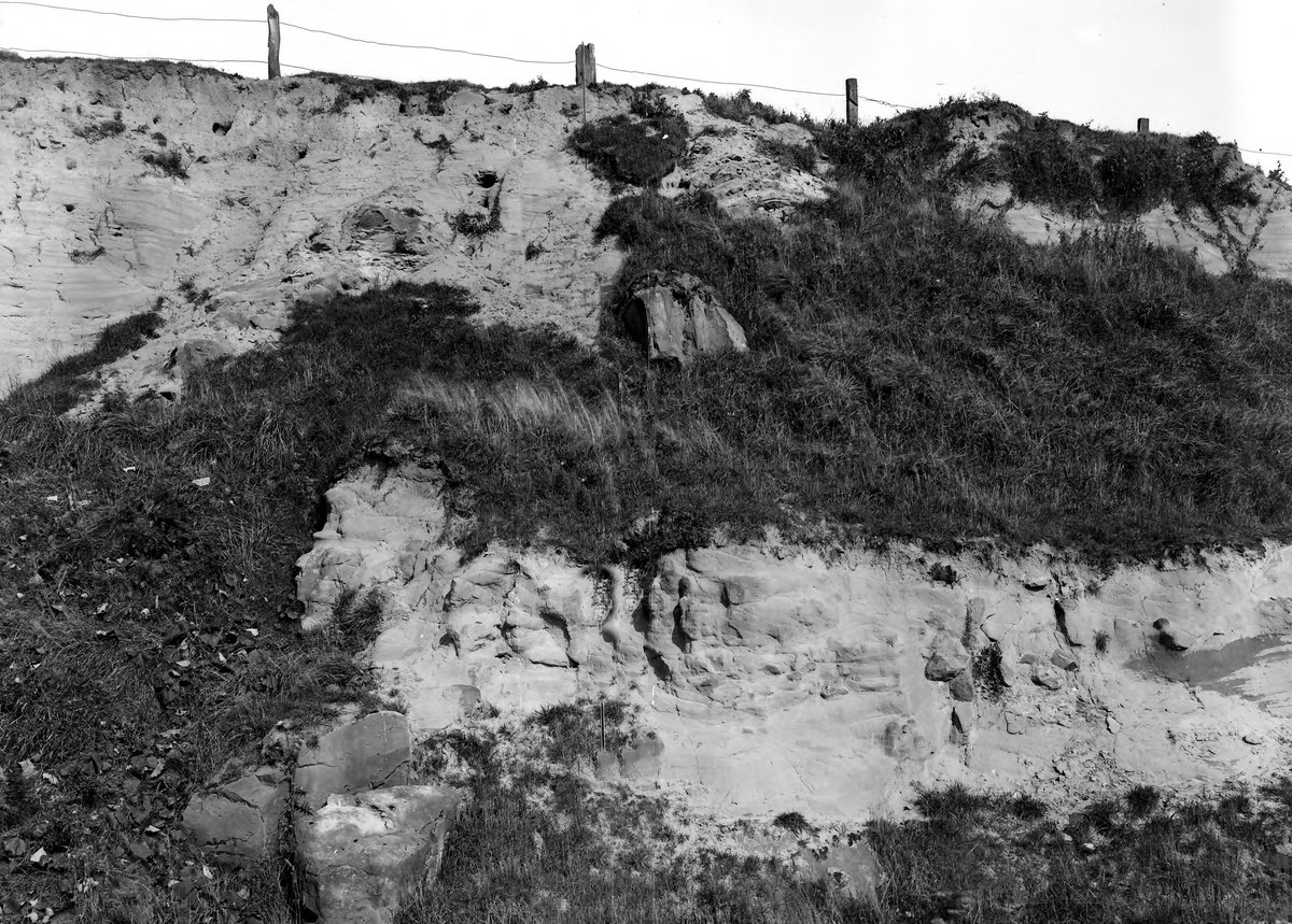 1907 - Hagg Quarry, Dale. Looking E.