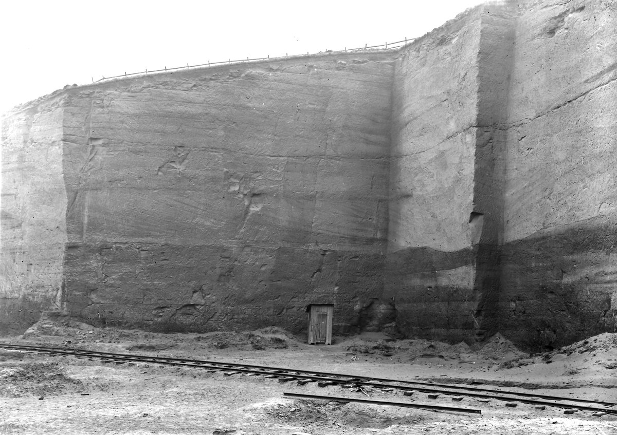 25 Apr 1911 - Standstard Sand Co. Quarry, Rock Hill, Mansfield. Looking E.