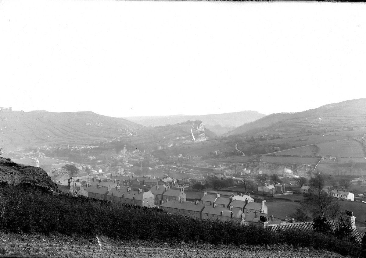 4 May 1911 - 700 foot contour, N. of Dimple Parish boundary, Matlock. Looking N., submitted by Buddle-Bot on 08-11-2025.
Bgs No. P201153; Rhodes, J.; © Crown. Image & Text: BGS Geoscenic, under OGL V2 License http://bit.ly/462AXmV 4 May 1911 - 700 foot contour, N. of Dimple Parish boundary, Matlock. Looking N.
