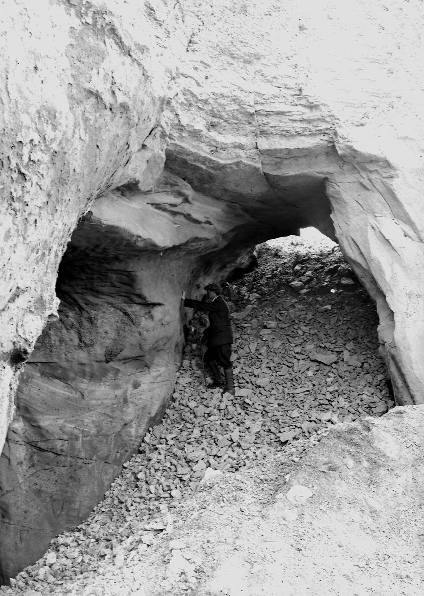 6 May 1911 - 1/2 m. NE of Barlborough. Looking W., submitted by Buddle-Bot on 08-11-2025.
Bgs No. P201166; Rhodes, J.; © Crown. Image & Text: BGS Geoscenic, under OGL V2 License http://bit.ly/462AXmV 6 May 1911 - 1/2 m. NE of Barlborough. Looking W.