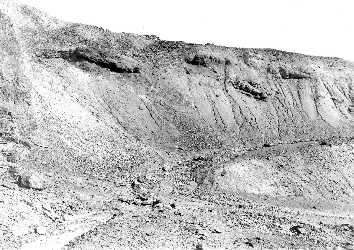 18 Aug 1911 - S. side of West Pit, Parys Mountain. Looking SE., submitted by Buddle-Bot on 08-11-2025.
Bgs No. P201227; Rhodes, J.; © Crown. Image & Text: BGS Geoscenic, under OGL V2 License http://bit.ly/462AXmV 18 Aug 1911 - S. side of West Pit, Parys Mountain. Looking SE.