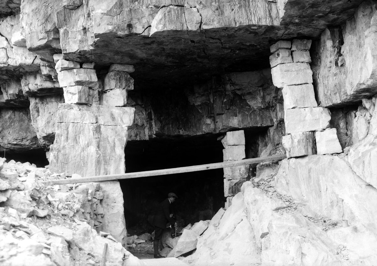 16 Oct 1911 - Centre of Winspit Quarries (entrance to quarry). Looking NW.