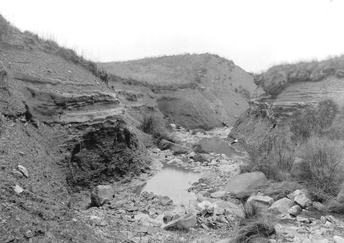 Sep 1923 - Newgate Brook, 300 yd. SE of Scout Moor Colliery. Looking W., submitted by Buddle-Bot on 08-11-2025.
Bgs No. P202551; Rhodes, J.; © Crown. Image & Text: BGS Geoscenic, under OGL V2 License http://bit.ly/462AXmV Sep 1923 - Newgate Brook, 300 yd. SE of Scout Moor Colliery. Looking W.