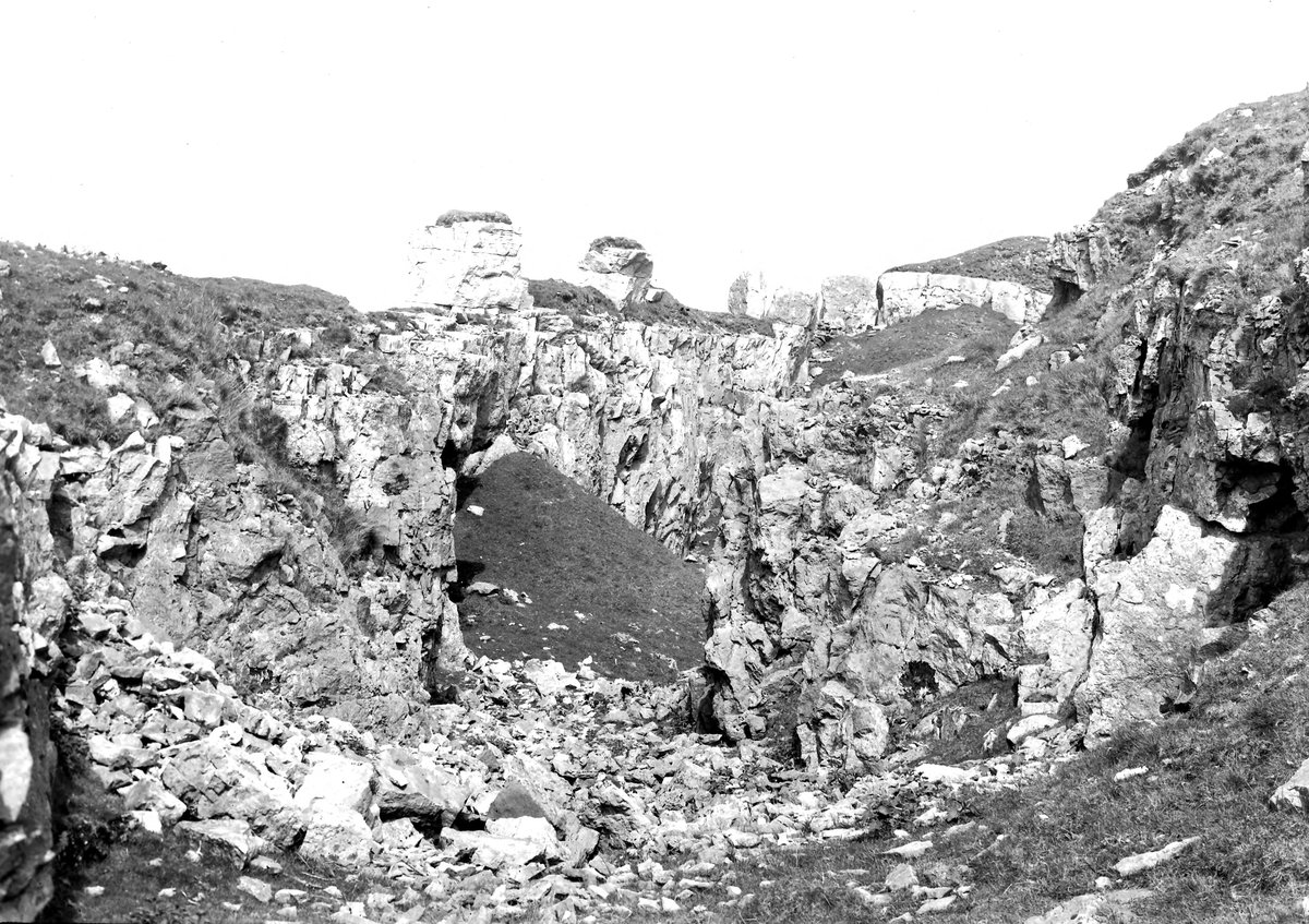Jun 1926 - Old quarry, Daren-Disgwylfa. Looking E.