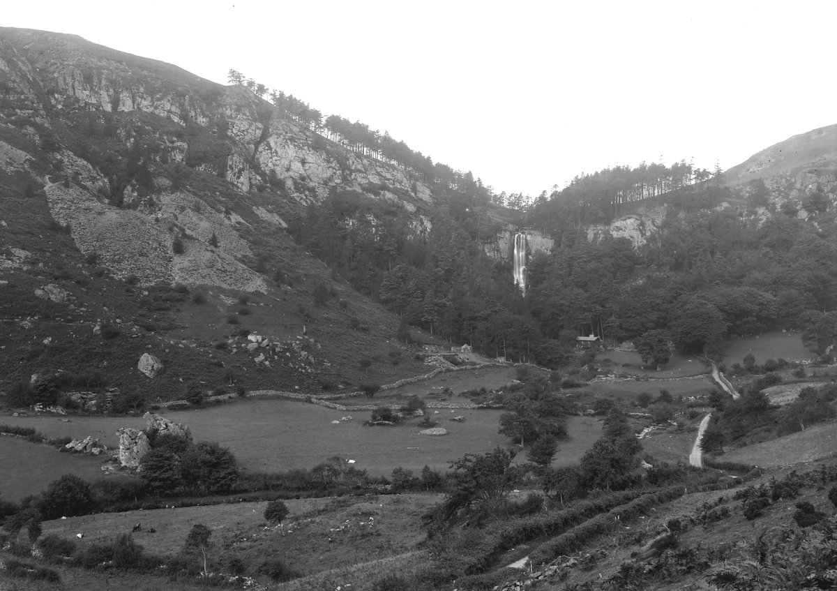 Sep 1926 - Viewpoint, near Pistyll-Rhaiadr, about 4 m. NW of Llanrhaiadr. Looking NW., submitted by Buddle-Bot on 08-11-2025.
Bgs No. P203581; Rhodes, J.; © Crown. Image & Text: BGS Geoscenic, under OGL V2 License http://bit.ly/462AXmV Sep 1926 - Viewpoint, near Pistyll-Rhaiadr, about 4 m. NW of Llanrhaiadr. Looking NW.