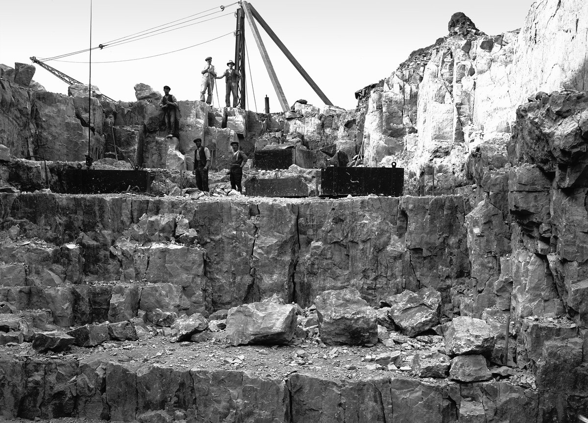 Apr 1930 - Seacombe Quarry, Worth Matravers, Dorset. Looking north.