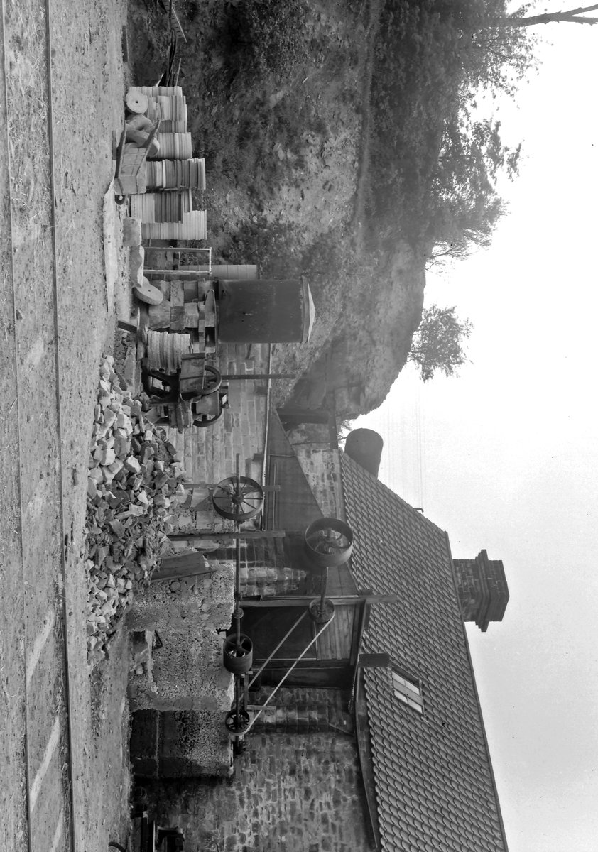 Sep 1936 - Sandstone Quarry, Darfield., submitted by Buddle-Bot on 08-11-2025.
Bgs No. P206918; Rhodes, J.; © Crown. Image & Text: BGS Geoscenic, under OGL V2 License http://bit.ly/462AXmV Sep 1936 - Sandstone Quarry, Darfield.