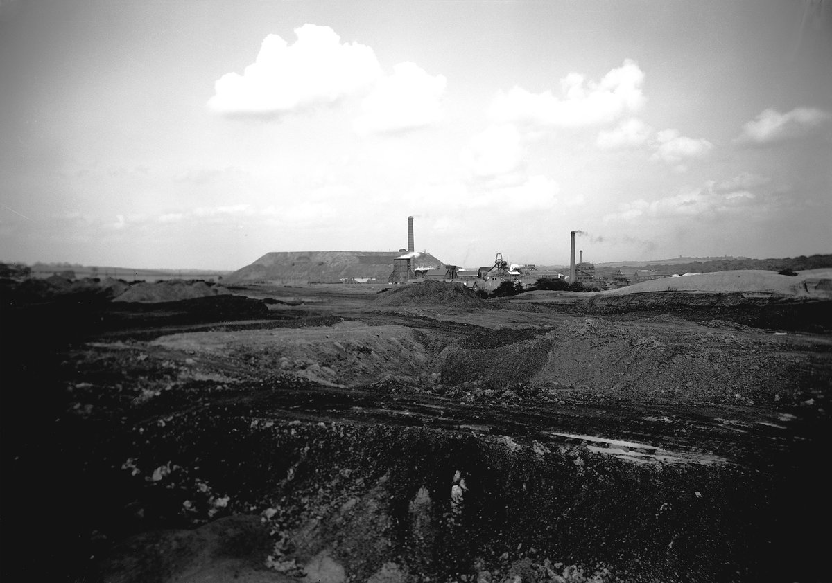 08 Jun 1945 - Opencast coal, a worked-out site before restoration, Sowell Wood opencast site, Sowell Bridge, Yorkshire., submitted by Buddle-Bot on 08-11-2025.
Bgs No. P207950; Rhodes, J.; © Crown. Image & Text: BGS Geoscenic, under OGL V2 License http://bit.ly/462AXmV 08 Jun 1945 - Opencast coal, a worked-out site before restoration, Sowell Wood opencast site, Sowell Bridge, Yorkshire.